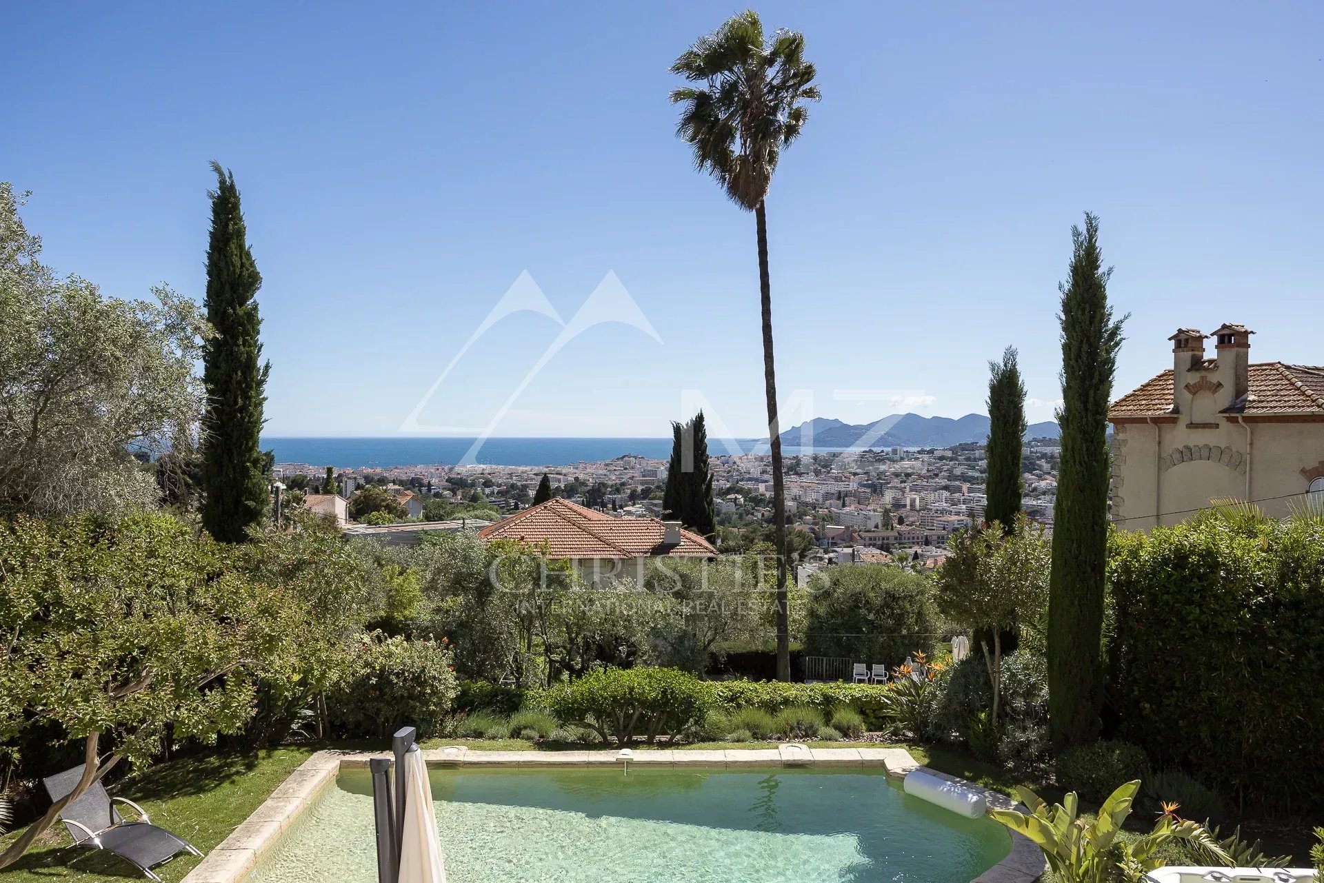 Cannes-Höhen - Panoramablick auf das Meer und das Esterel-Gebirge