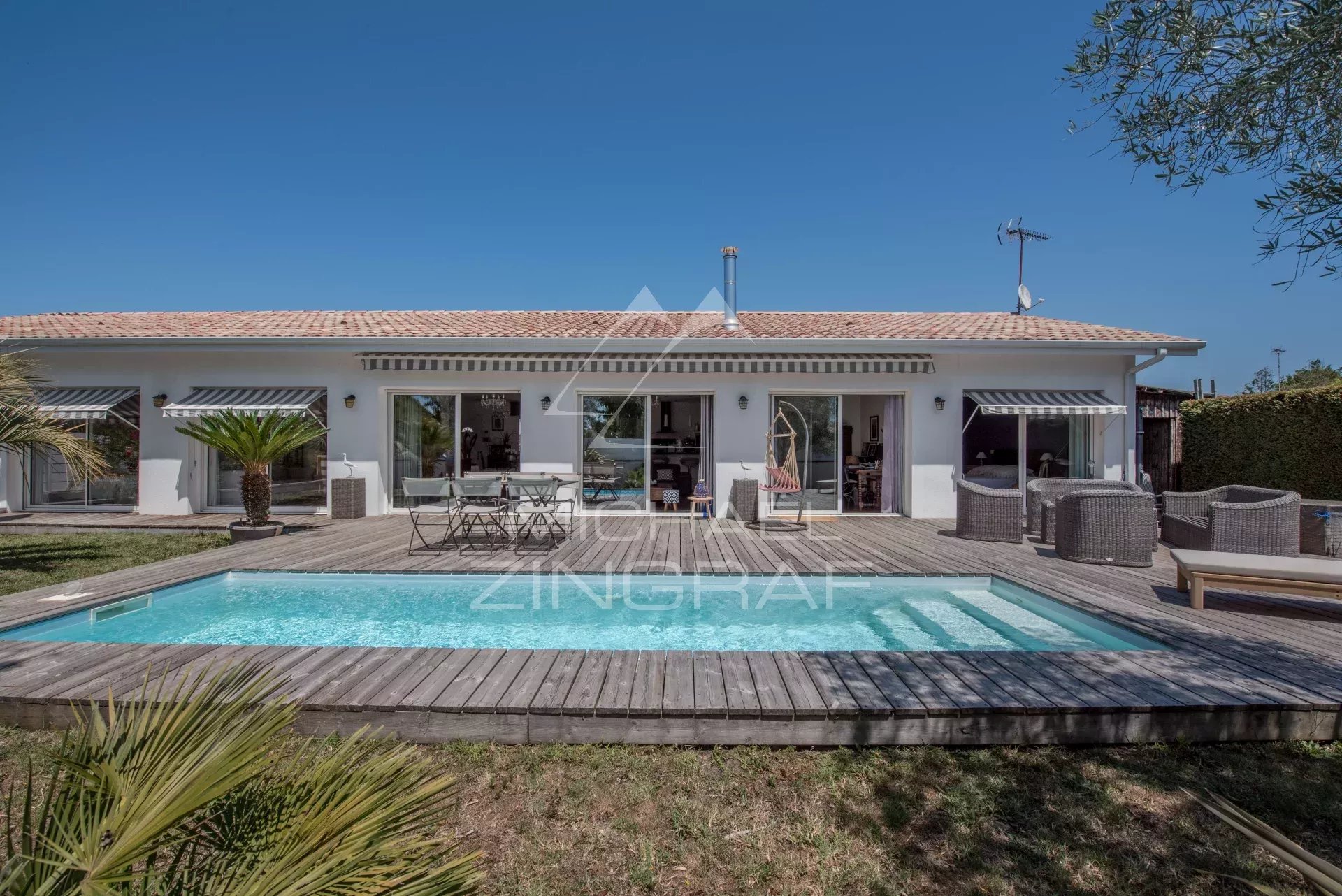 Maison contemporaine rénovée et de plain-pied, La Hume