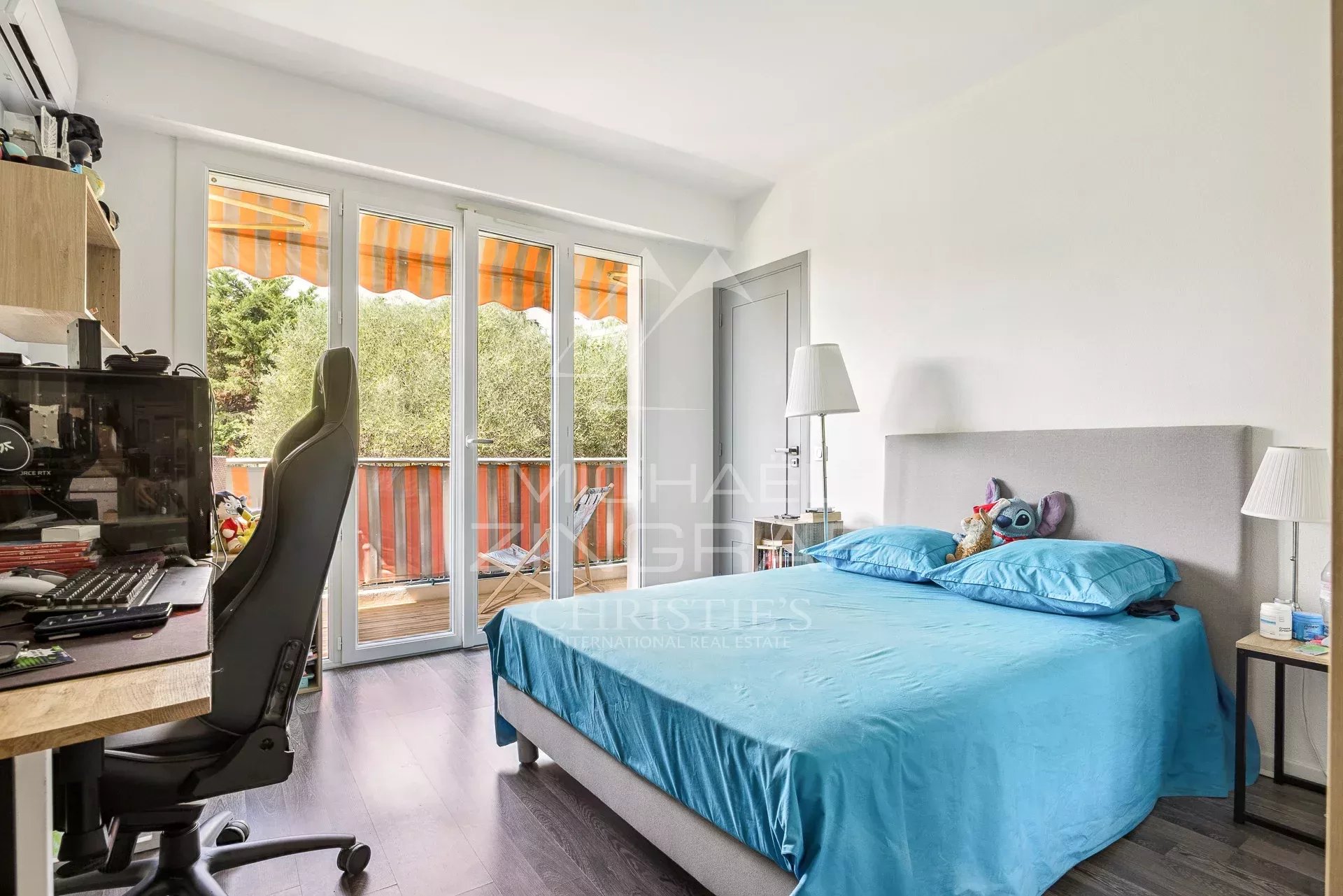 Exclusivité Prestige et Vue Mer au Cœur d’Antibes : Élégant 4 Pièces dans Résidence de Standing