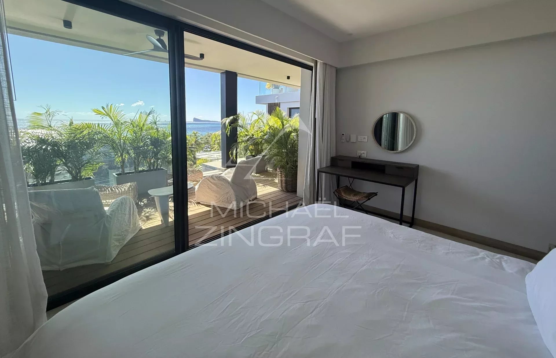 Luxury Penthouse with Sea Views – Pointe aux Canonniers