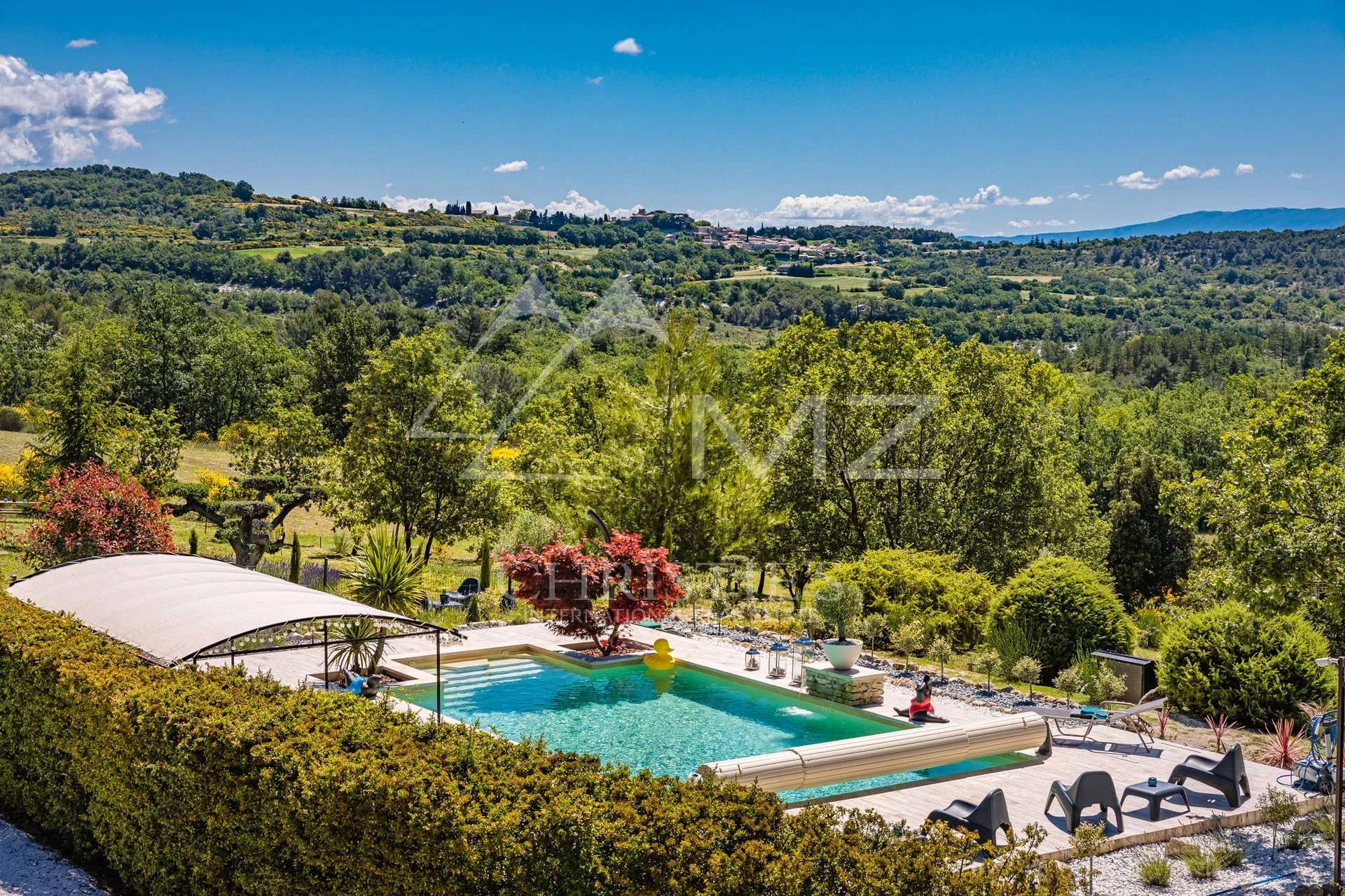 Proche Gordes - Belle bastide avec piscine chauffée