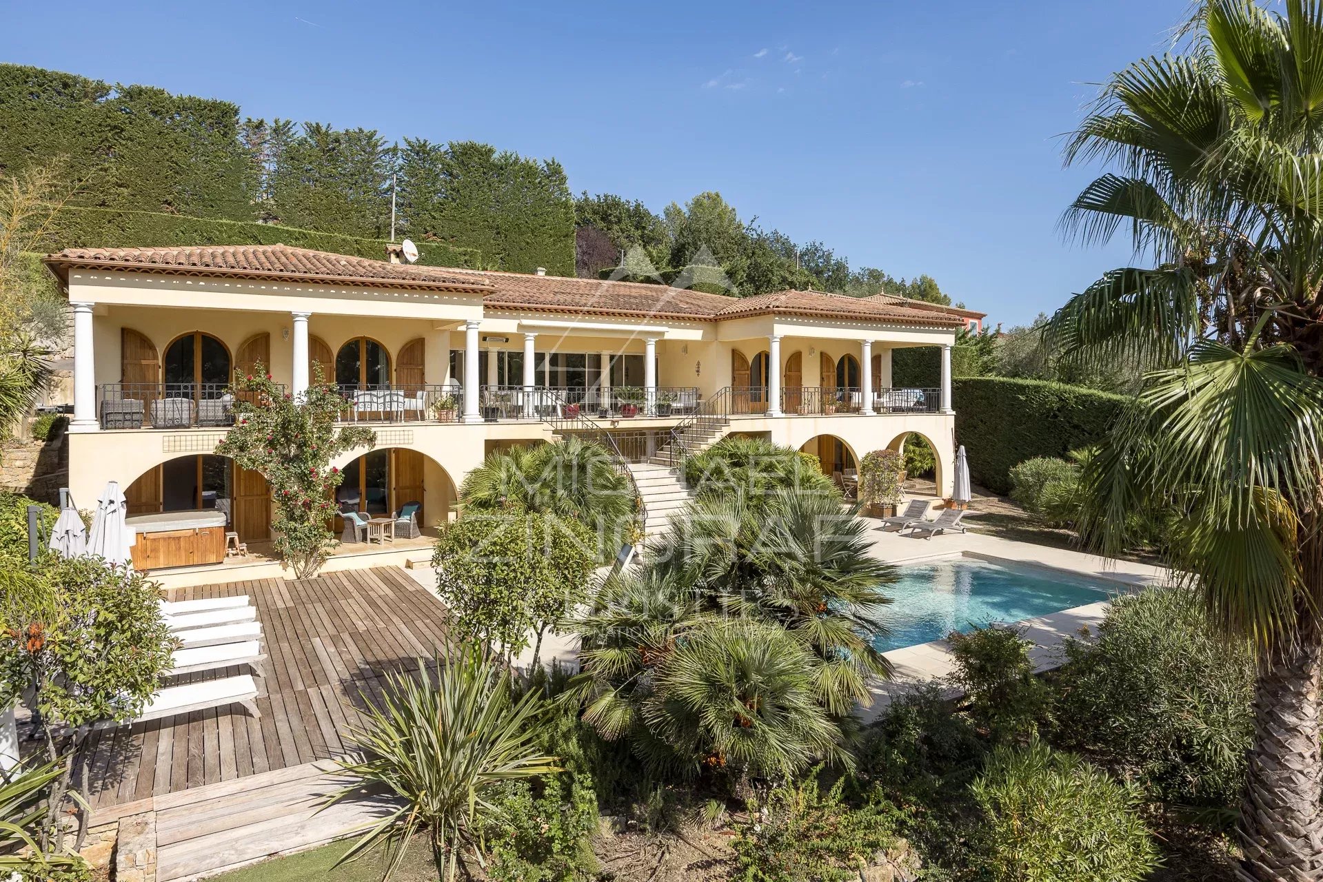 Le Rouret - villa aux volumes hors normes