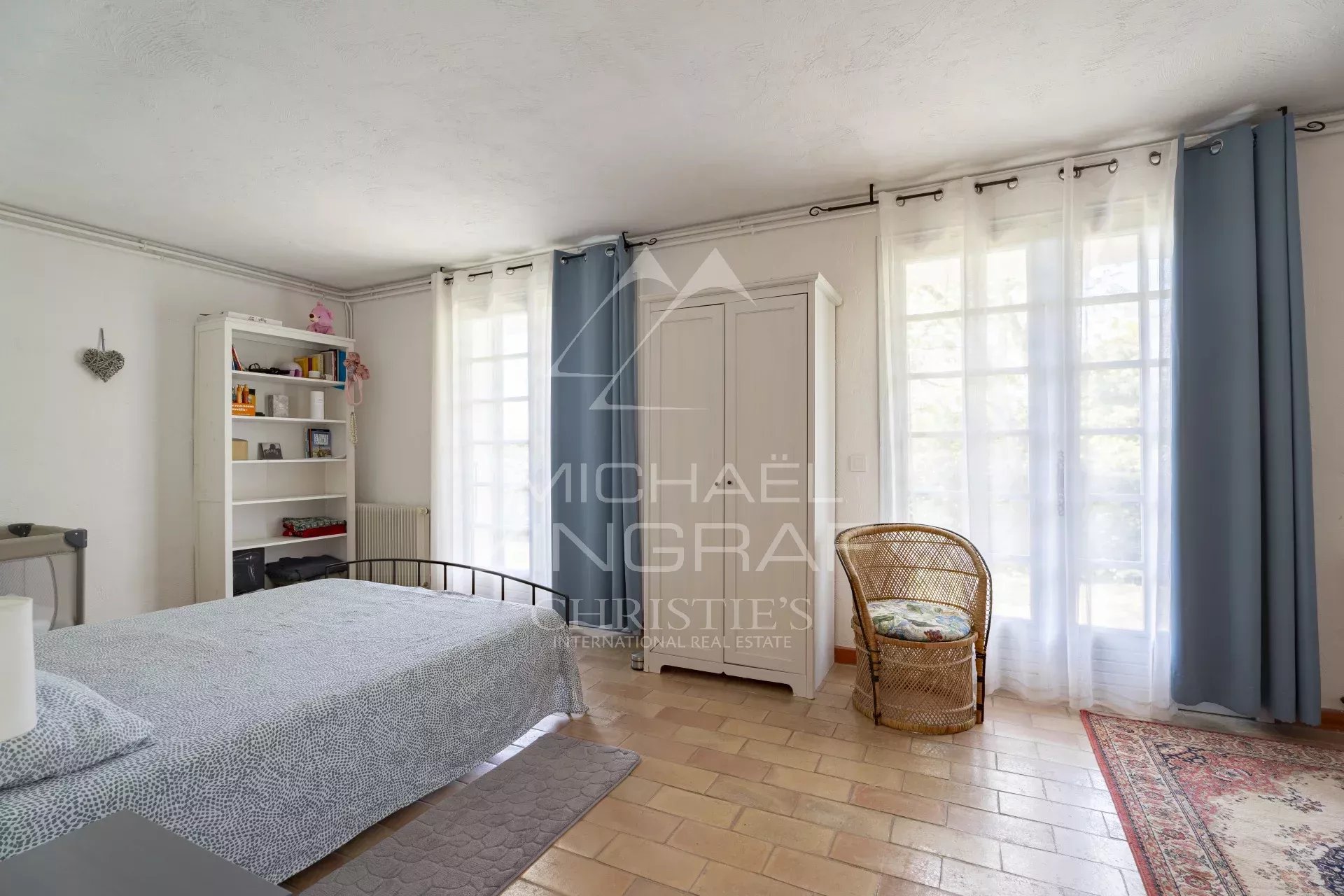 Joint  sale agent : Villa in an elevated position in Mougins