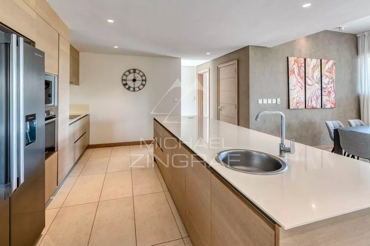 Penthouse with Golf View – Mont Choisy