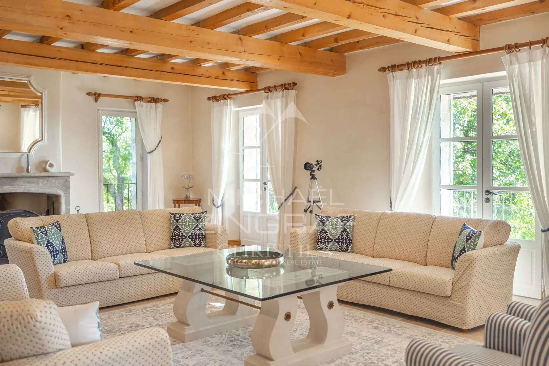 Gordes – Wunderschönes Steinhaus mit Aussicht und Pool, nur wenige Schritte vom Dorfzentrum entfernt