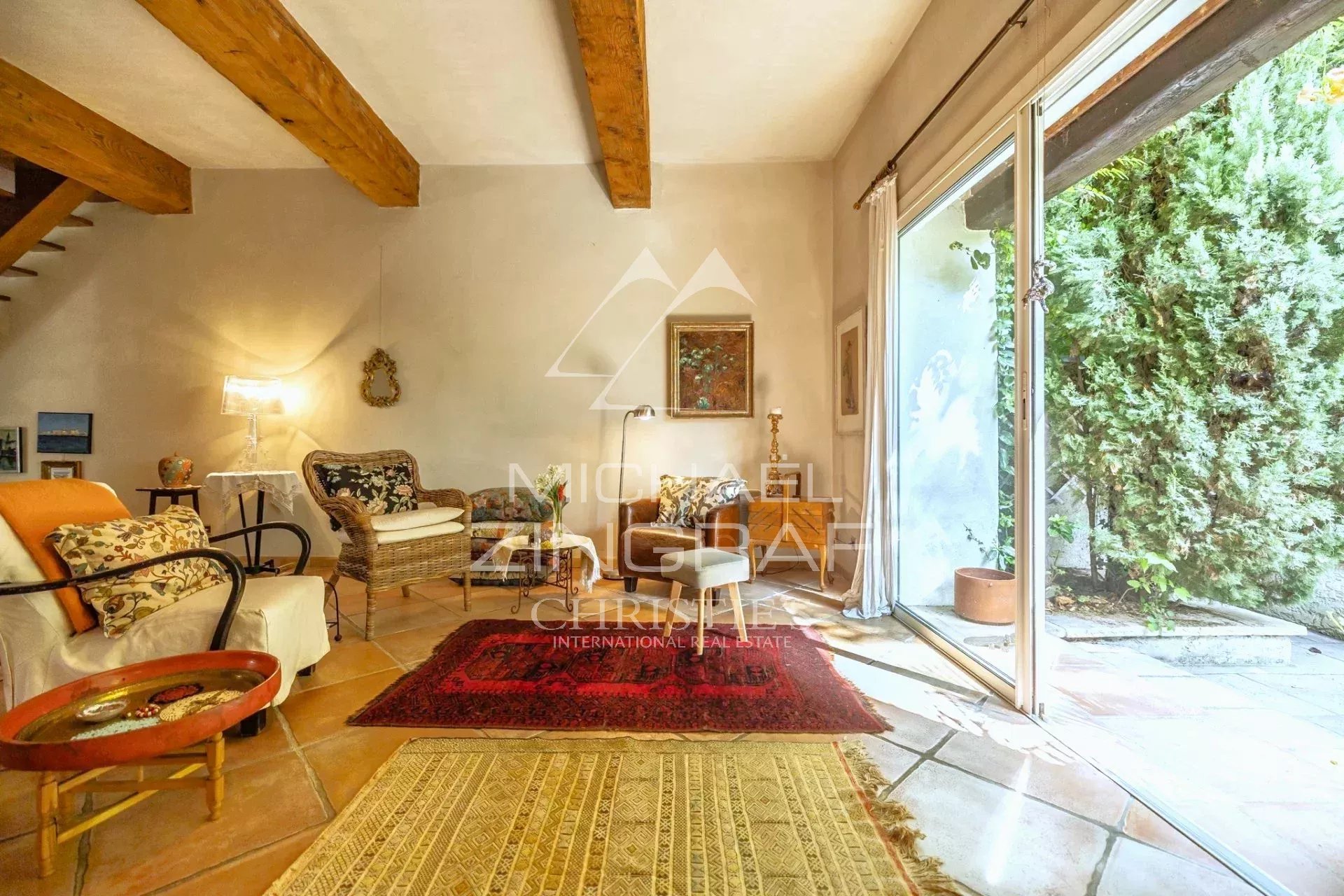 Mas provençal, entre Alpilles et Arles