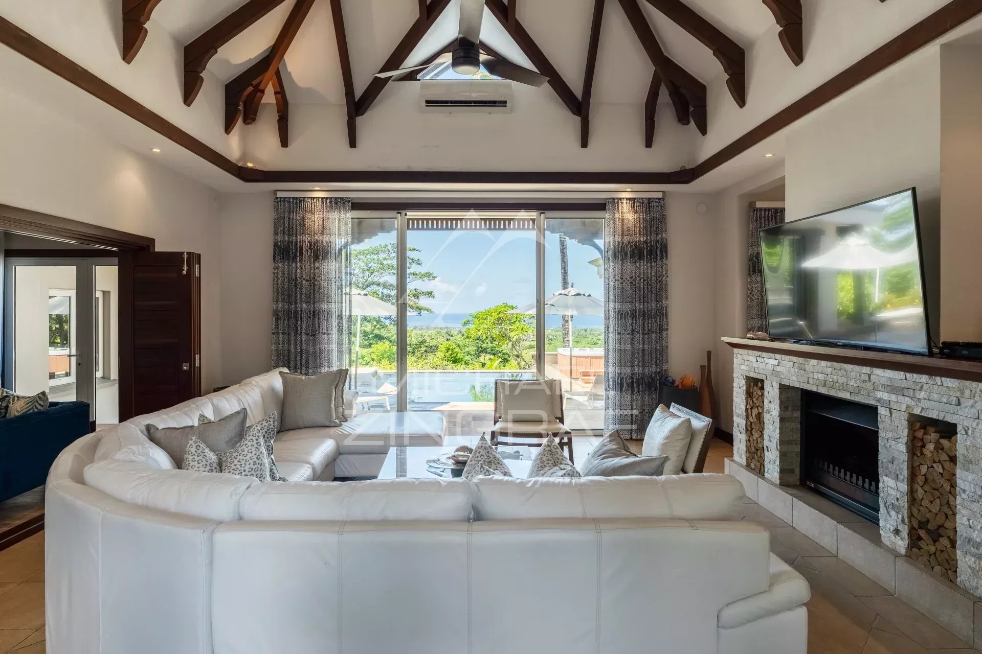 Villa d’exception avec vue panoramique sur l’océan à Valriche