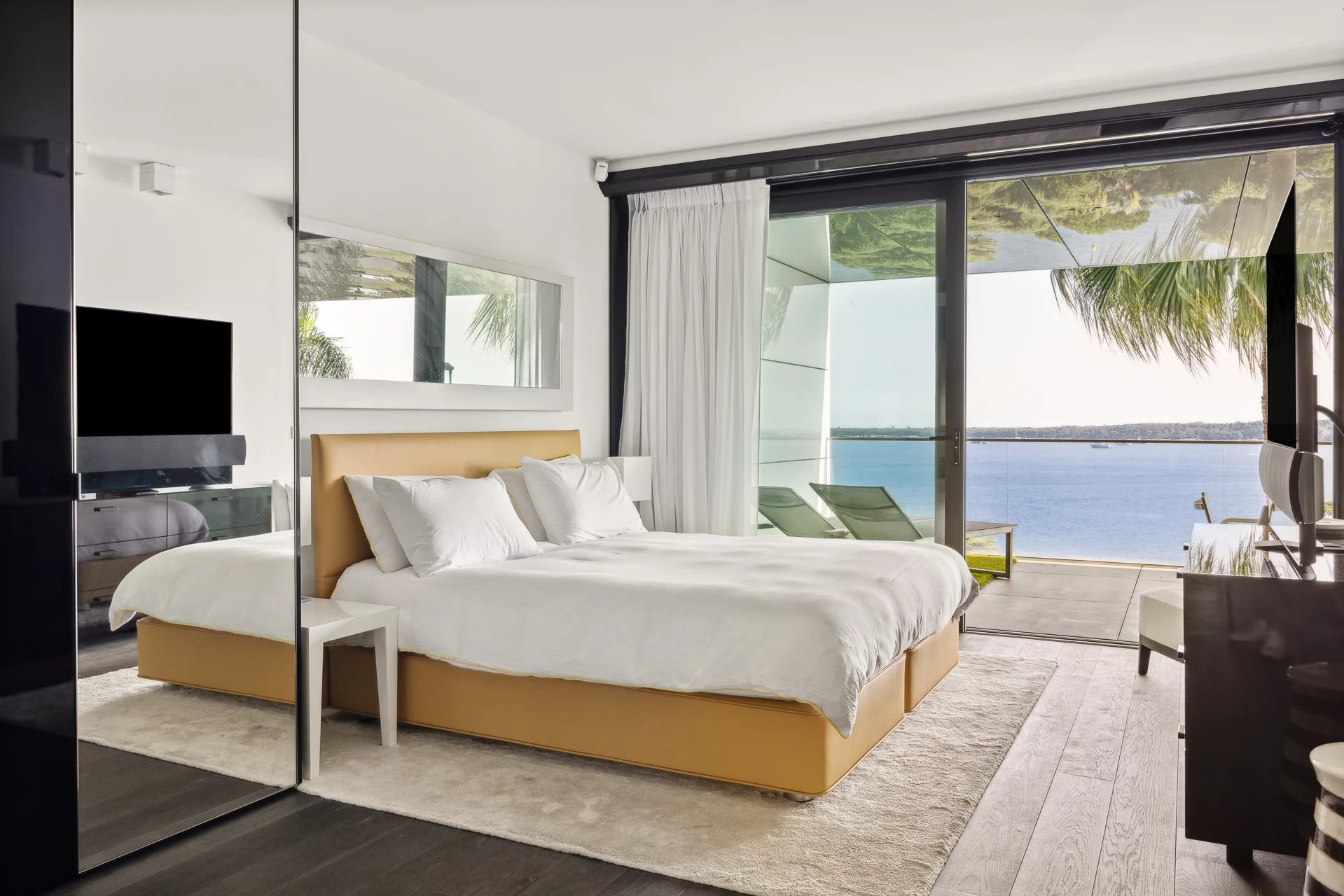 Luxury apartment with sea view and exceptional wellness facilities
