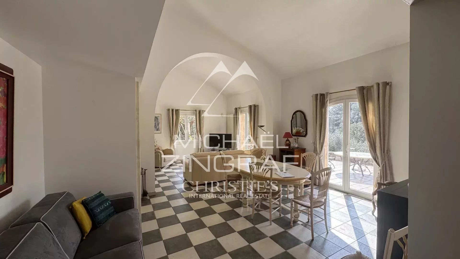 Jolie Villa provençale avec vue mer , véritable havre de paix.