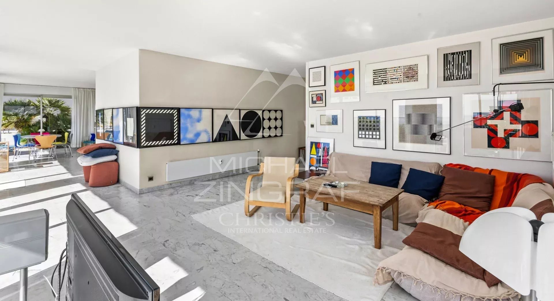 JUAN-LES-PINS – Rostagne : Villa sur le toit avec vue mer panoramique