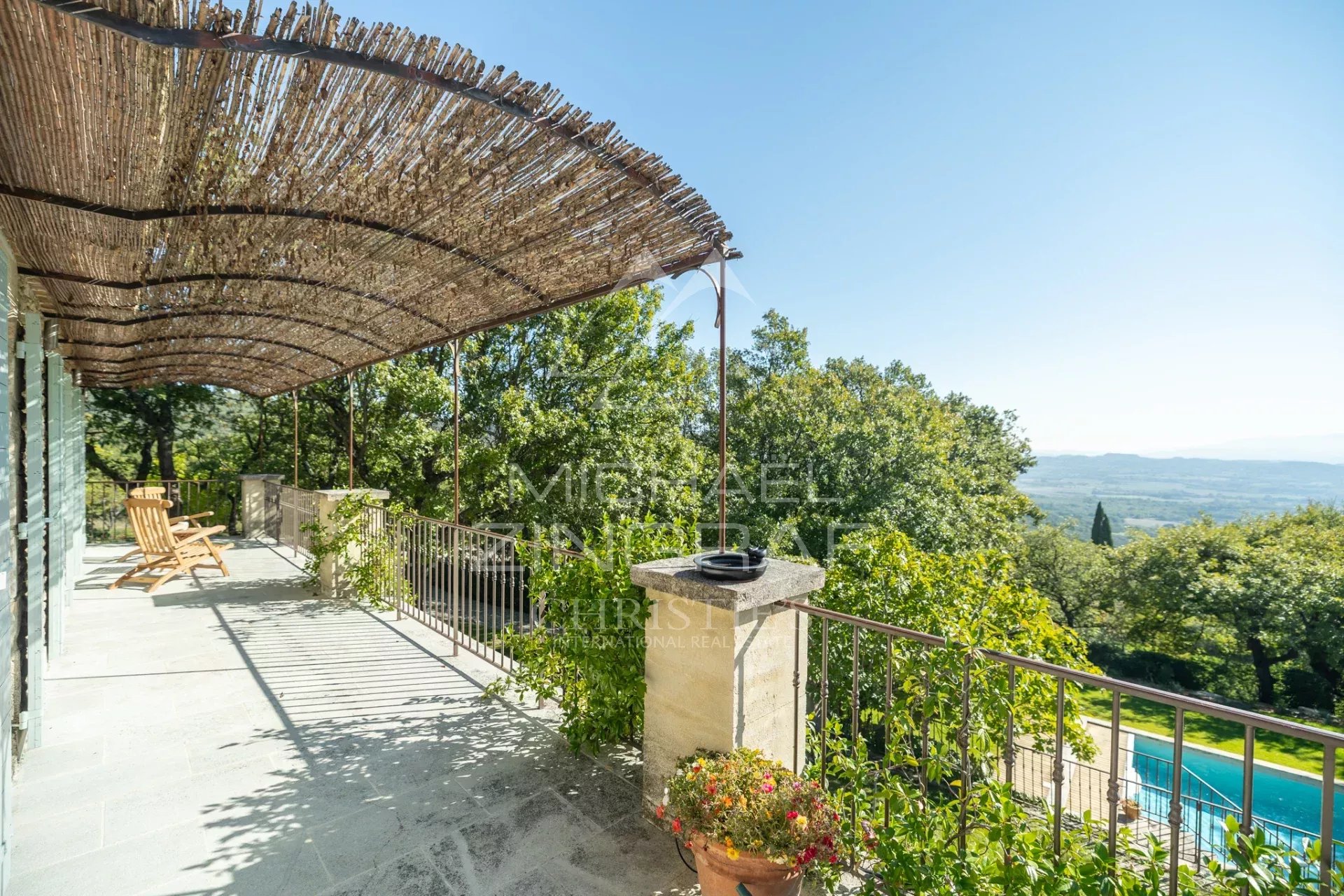 Gordes – Wunderschönes Steinhaus mit Aussicht und Pool, nur wenige Schritte vom Dorfzentrum entfernt