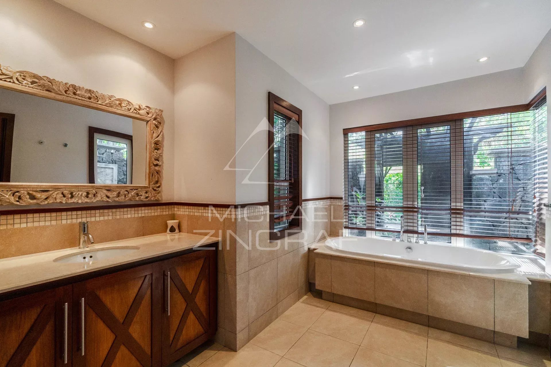 Villa d’exception avec vue panoramique sur l’océan à Valriche