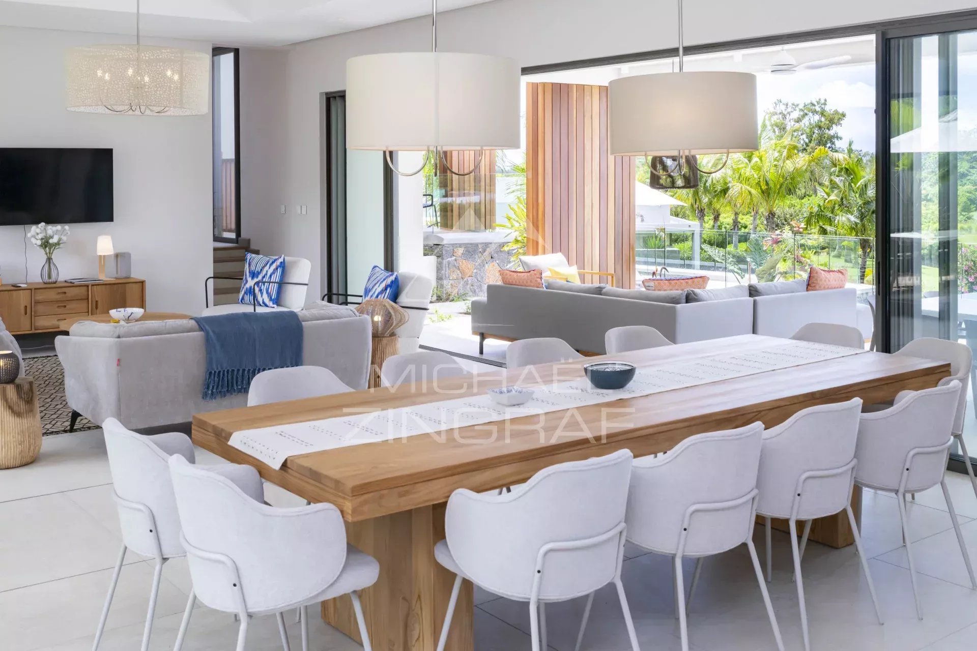 Villa d’Exception avec Vues Panoramiques à Anahita