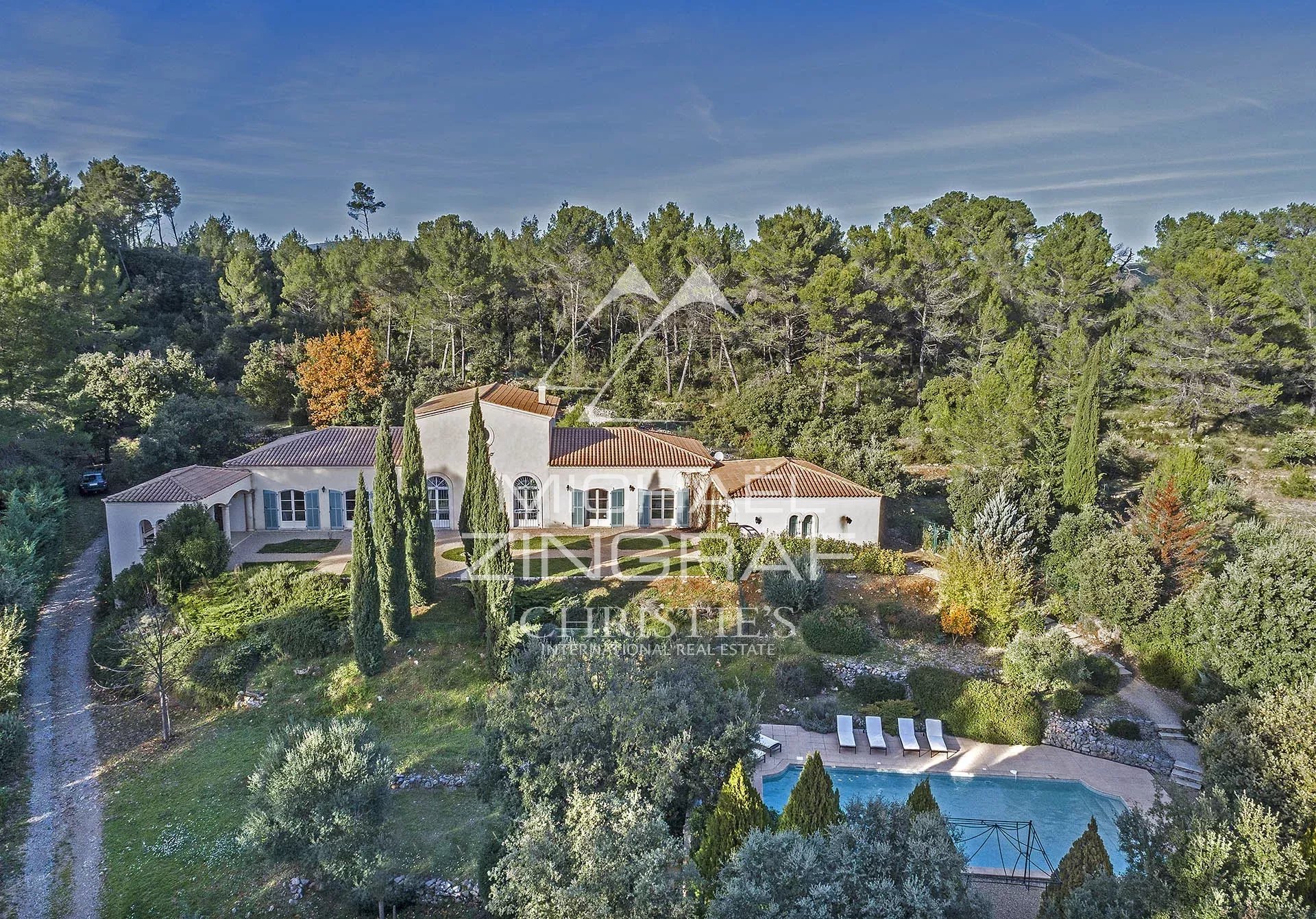 Edles Anwesen in einem grünen Paradies