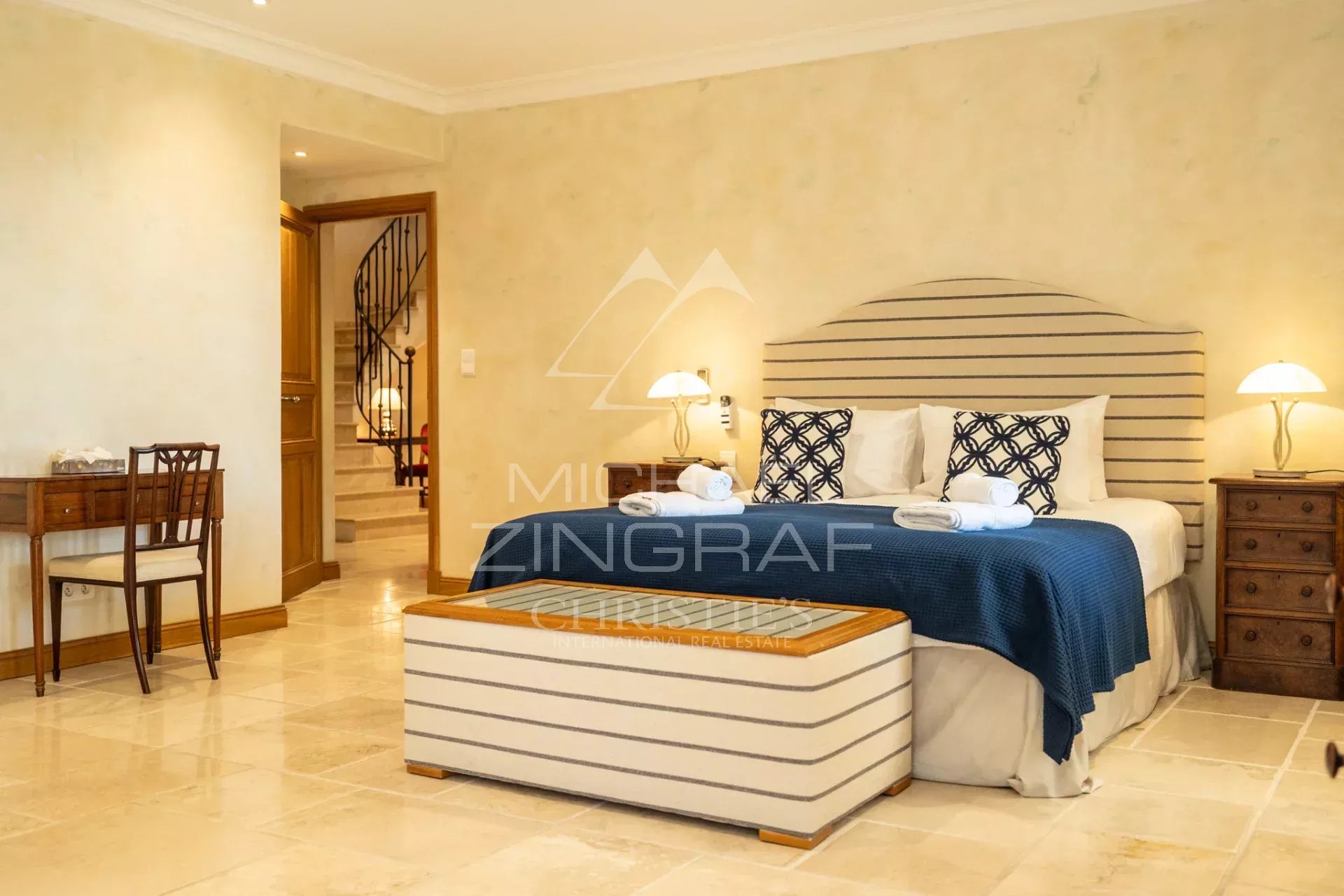 Gordes – Wunderschönes Steinhaus mit Aussicht und Pool, nur wenige Schritte vom Dorfzentrum entfernt