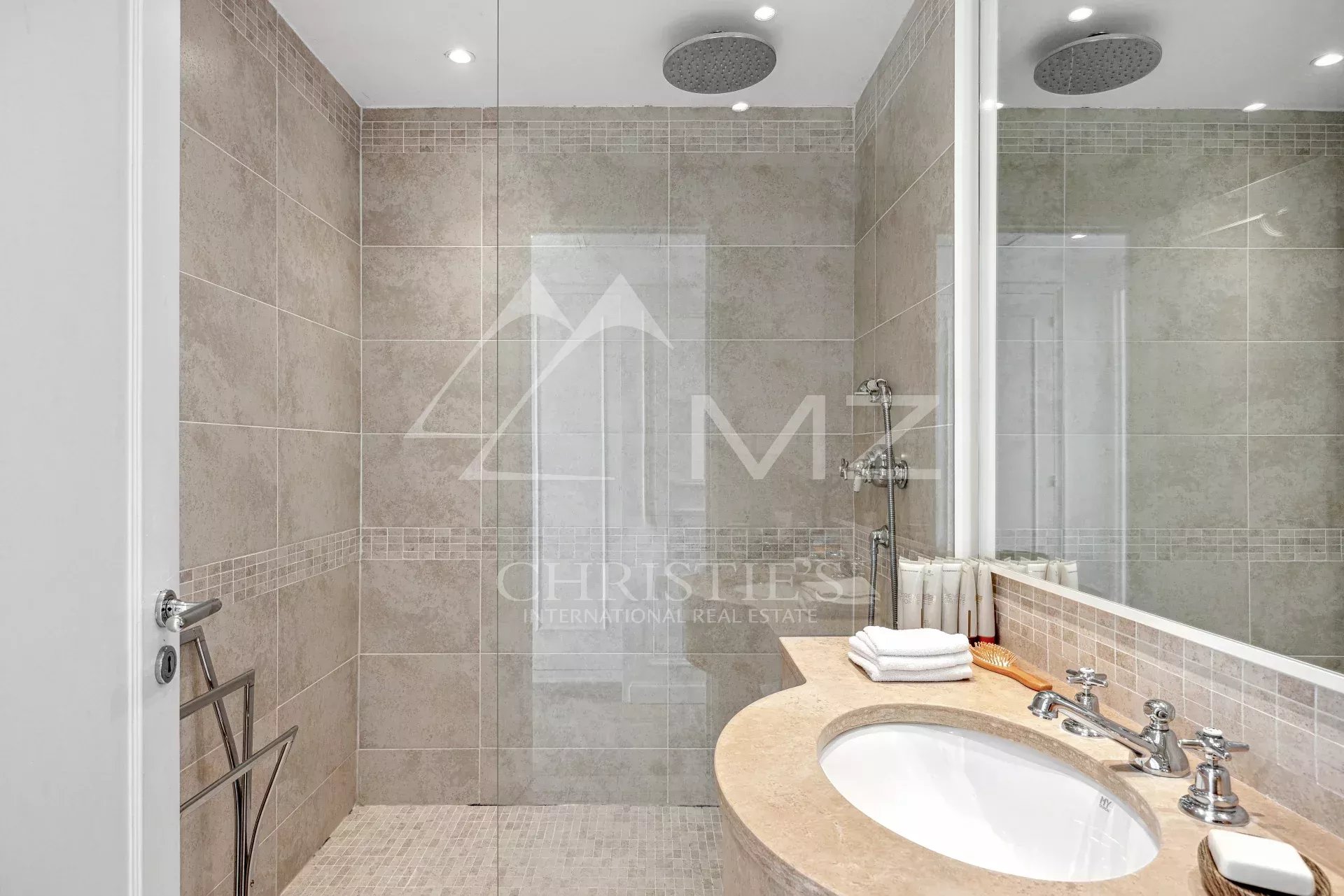 appartement d'angle 4 chambres vue Mer