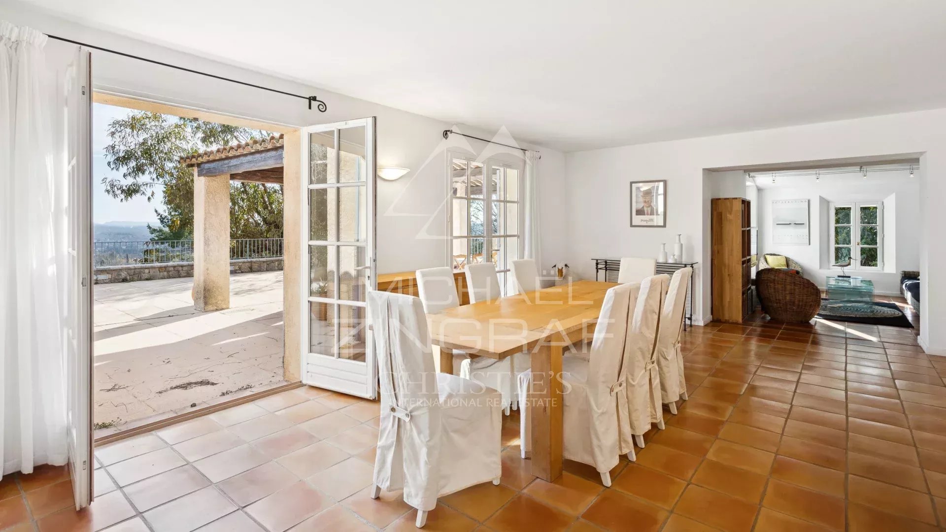 Charmante Villa mit Panoramablick in einem begehrten privaten Domaine