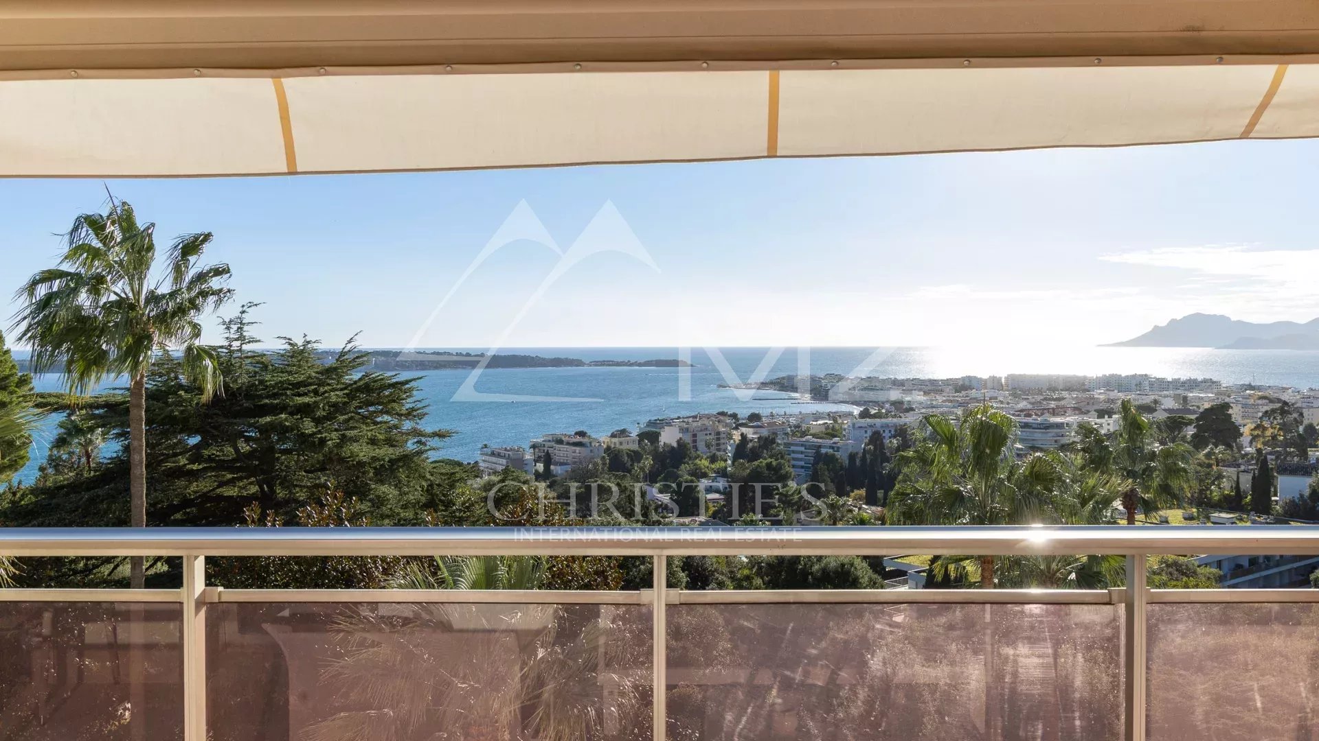 Exceptional top floor apartment