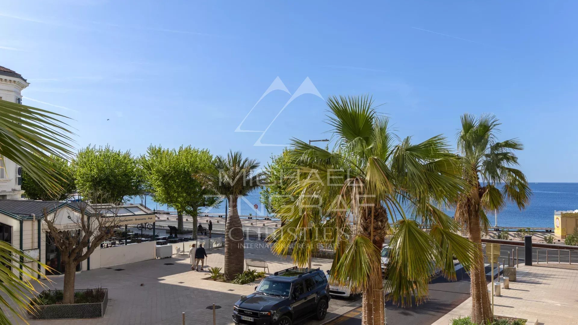 RARE LUXURY FLAT IN THE HEART OF SAINT-RAPHAËL