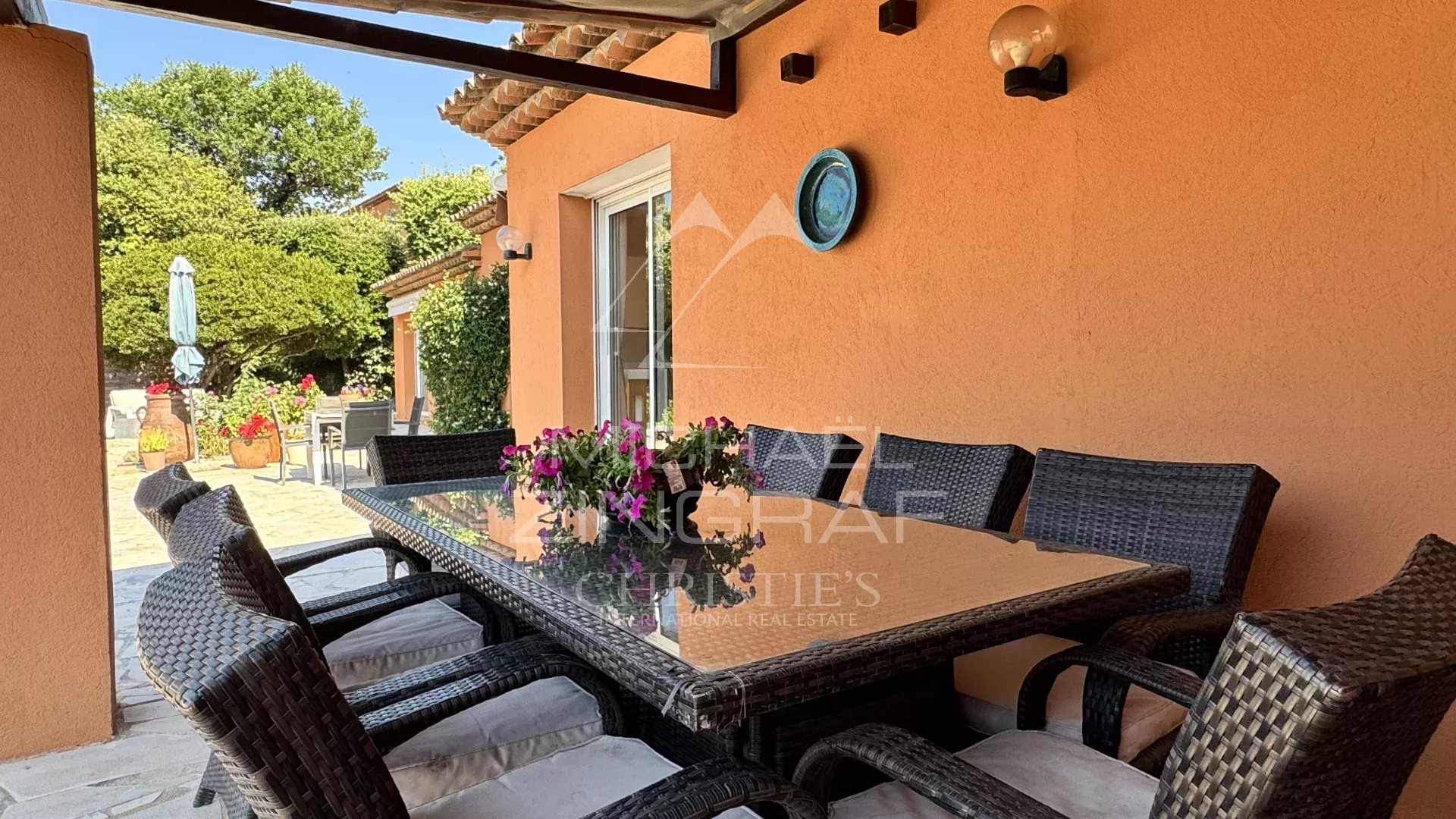 Renovated Villa with Panoramic Views, Heated Pool and Guest Apartment – A Peaceful Oasis -