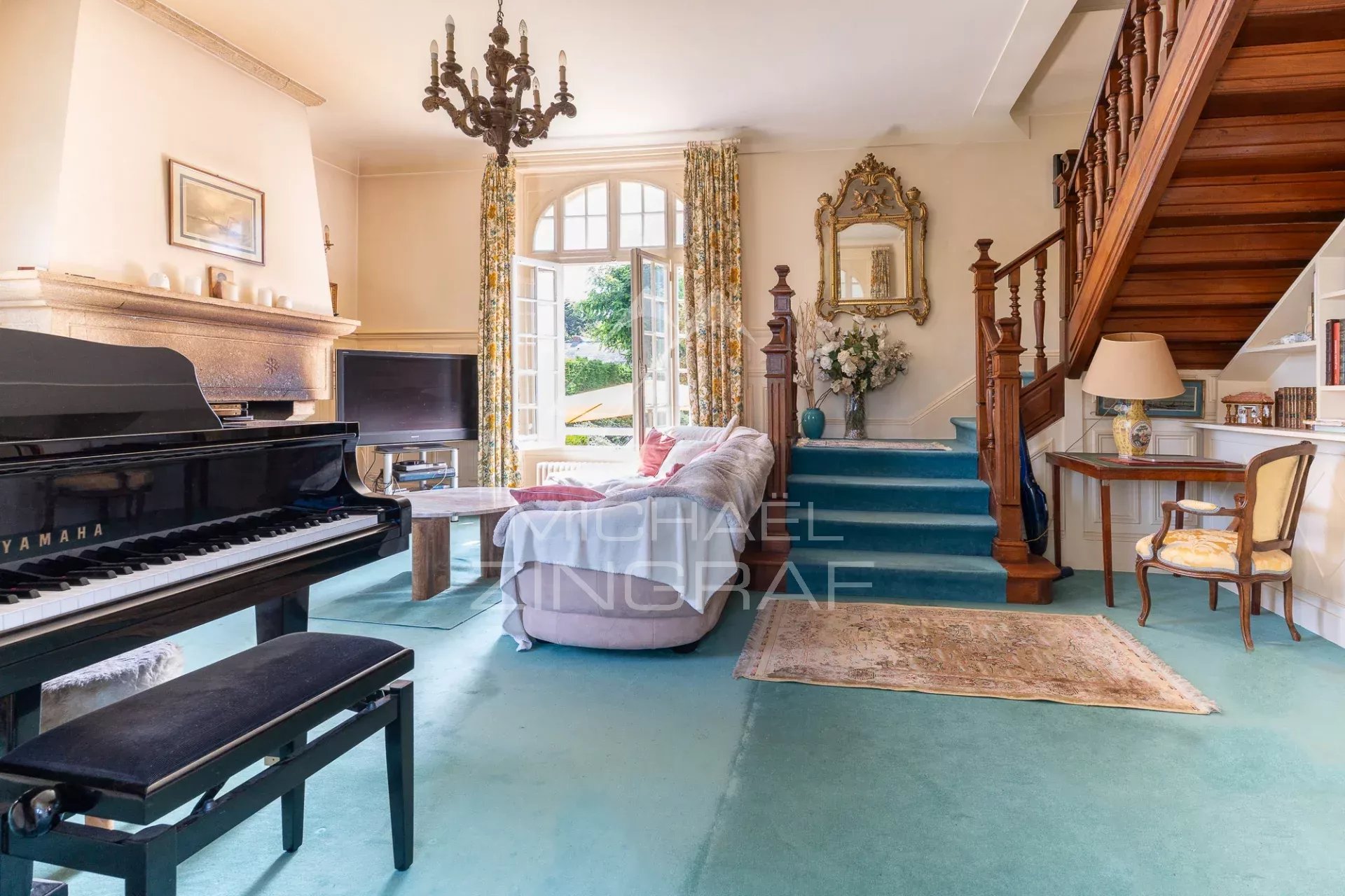 Villa anglo-normande avec piscine et dépendances