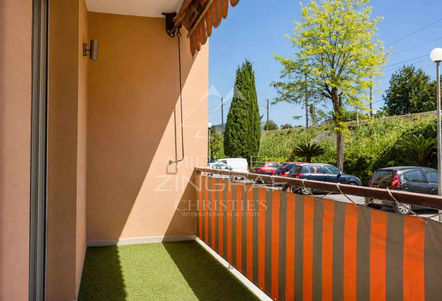Four-room flat with terrace, parking space and storage room – Beaulieu-sur-Mer town centre