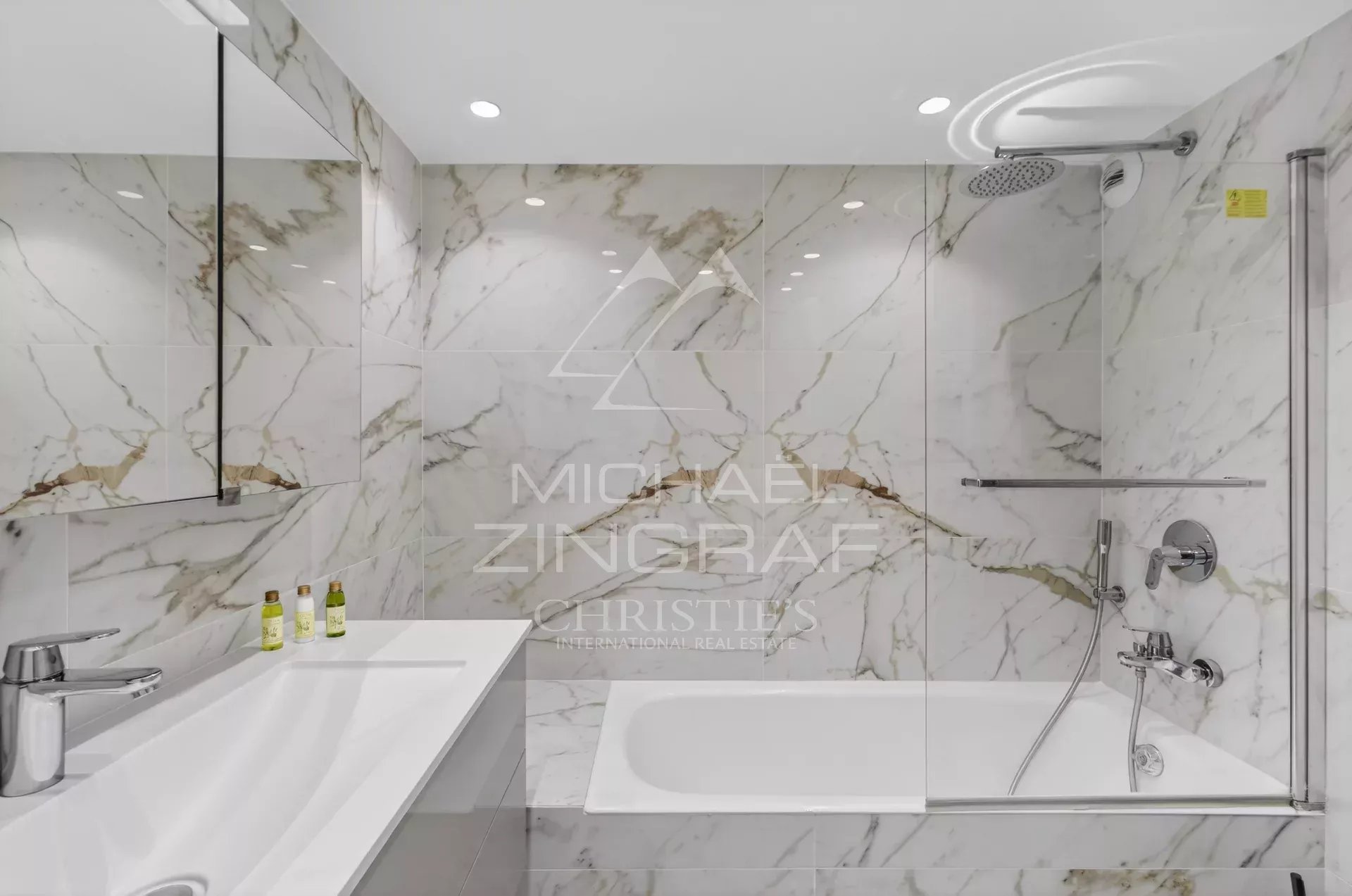 Appartement rénové avec terrasses – Carré d’Or – Nice