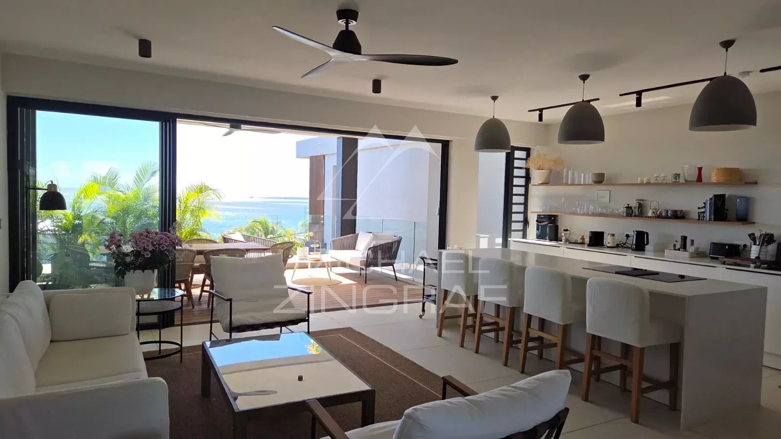 Luxury Penthouse with Sea Views – Pointe aux Canonniers