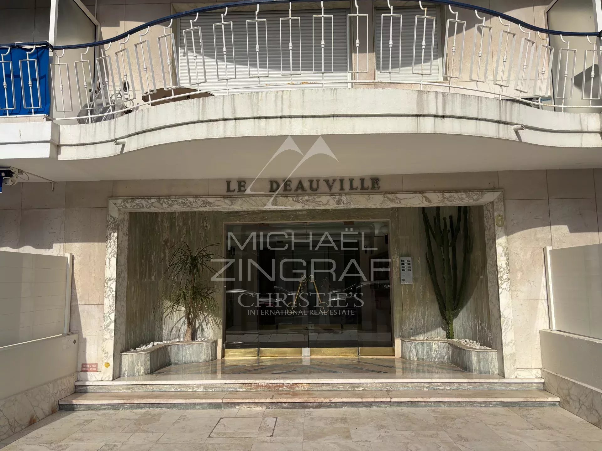 Palm Beach - GARAGE FOR SALE IN THE HEART OF PALM BEACH