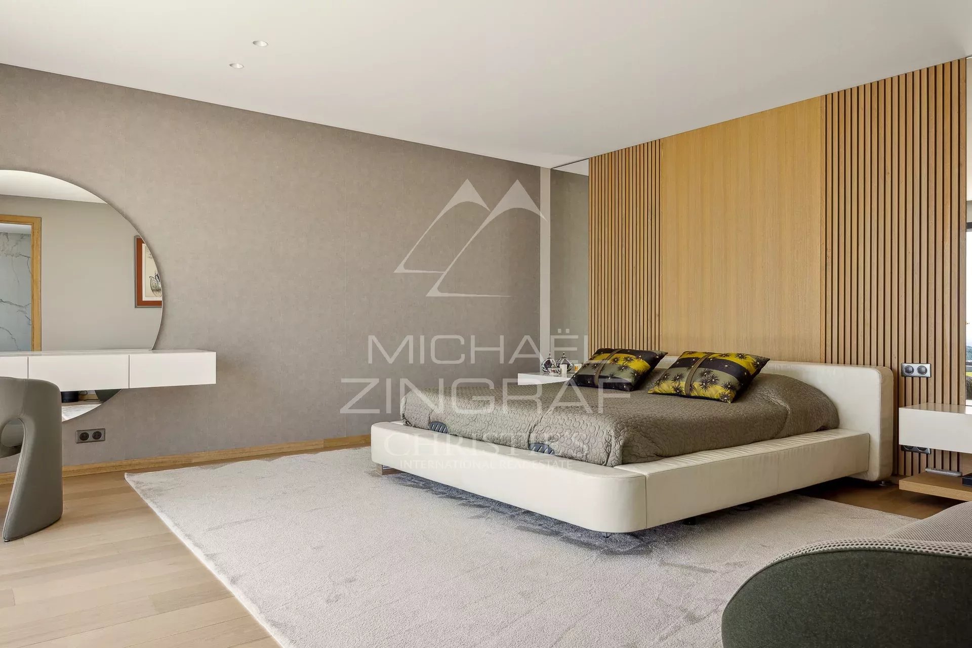 Villa contemporaine avec vue panoramique mer.