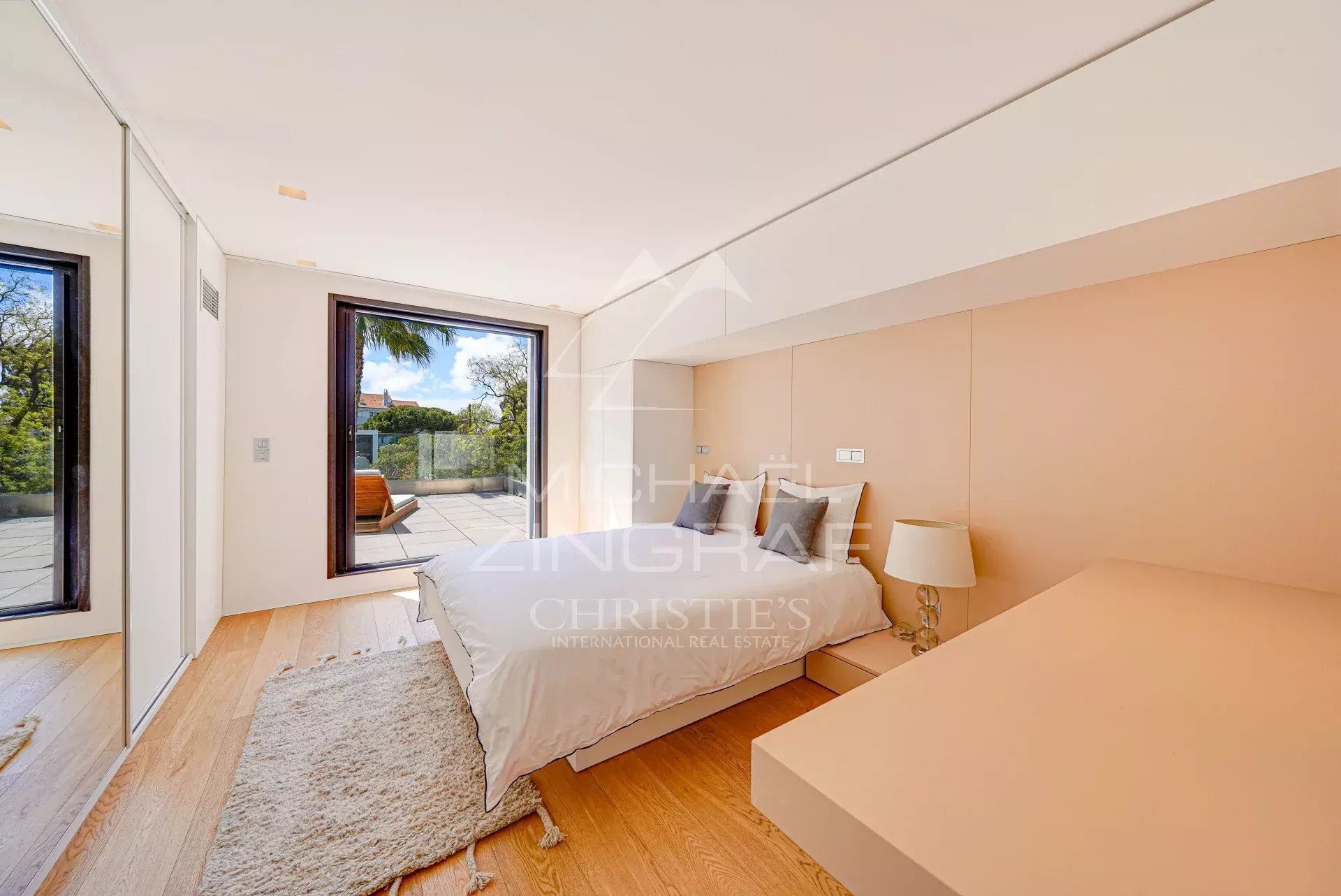 Domaine exclusif - belle villa contemporaine proche de la plage