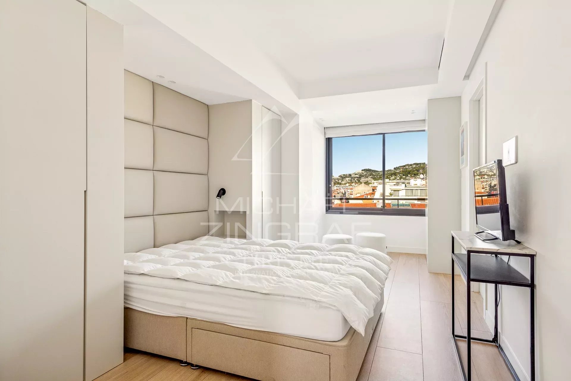 OFF MARKET - CANNES LA CROISETTE - LUXURIOUS 6-ROOM APARTMENT