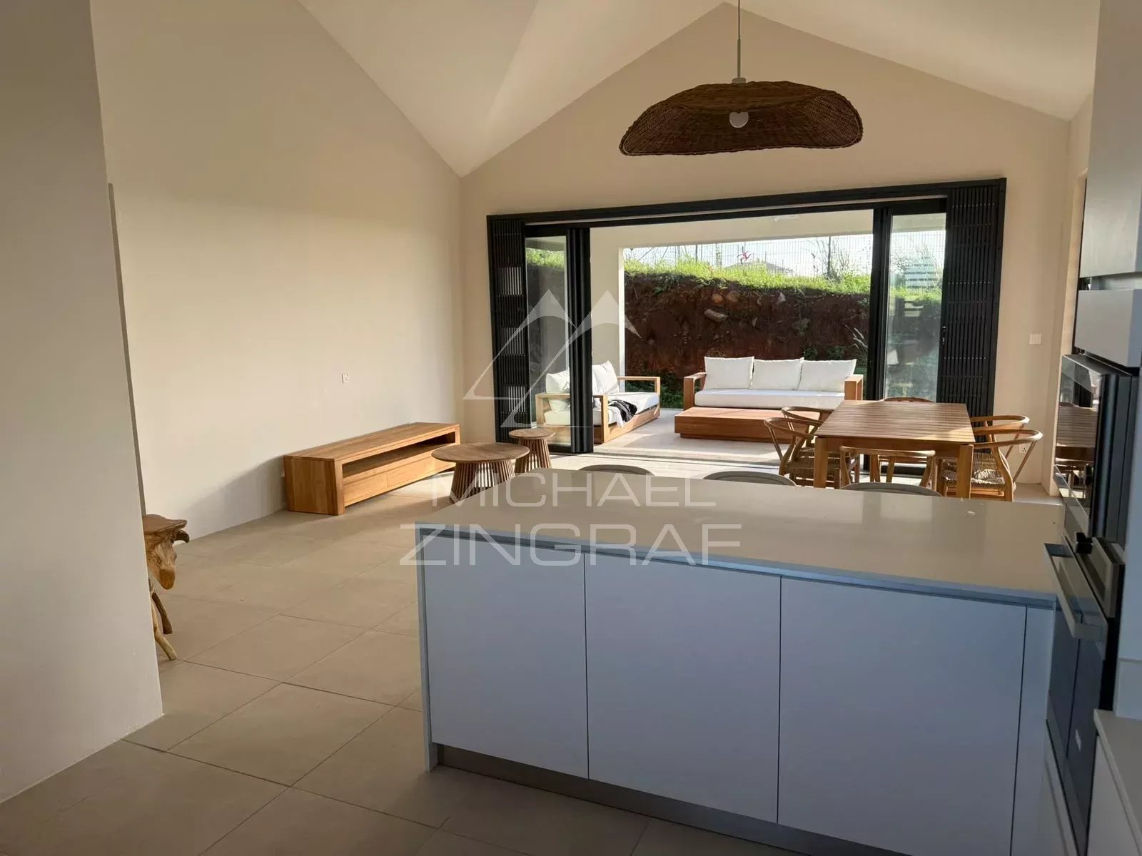 Neue möblierte Villa mit freiem Blick in Belle Vue Harel