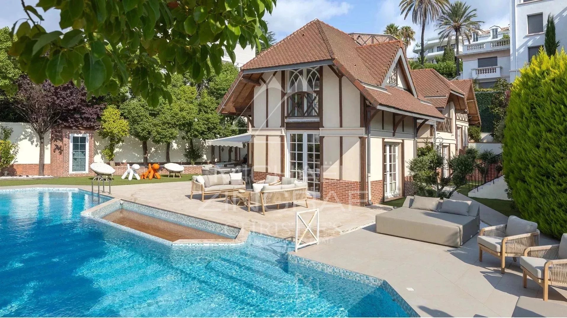 Cannes - Basse-Californie - Elegante Villa im anglo-normannischen Stil