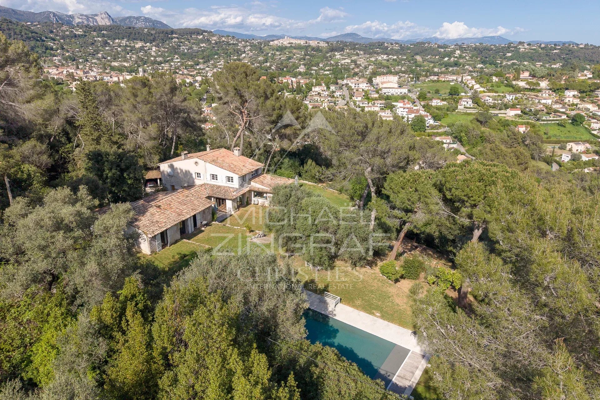 Charmantes Anwesen im provenzalischen Stil, fußläufig zum Dorf La Colle-sur-Loup