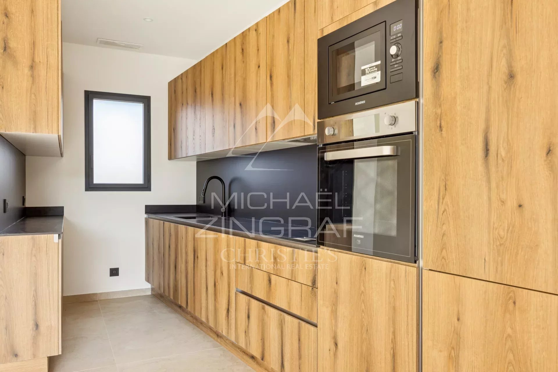 Villa contemporaine neuve dans un domaine fermé