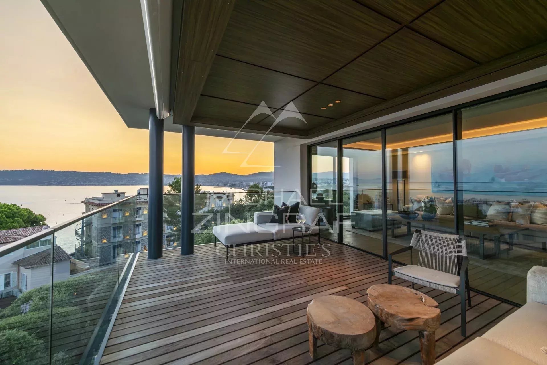 CAP D’ANTIBES – Appartement au dernier étage avec vue mer panoramique