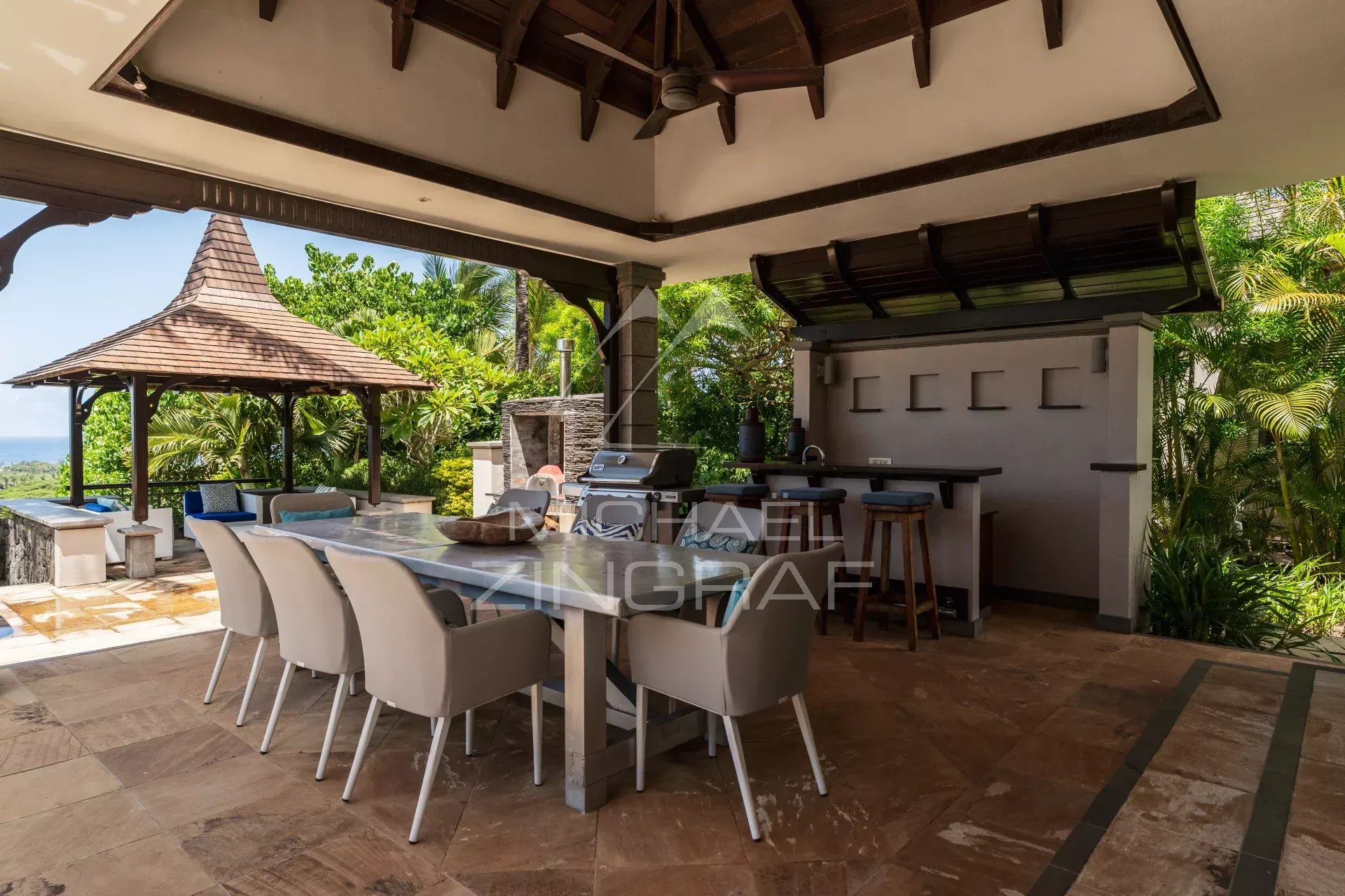 Villa d’exception avec vue panoramique sur l’océan à Valriche