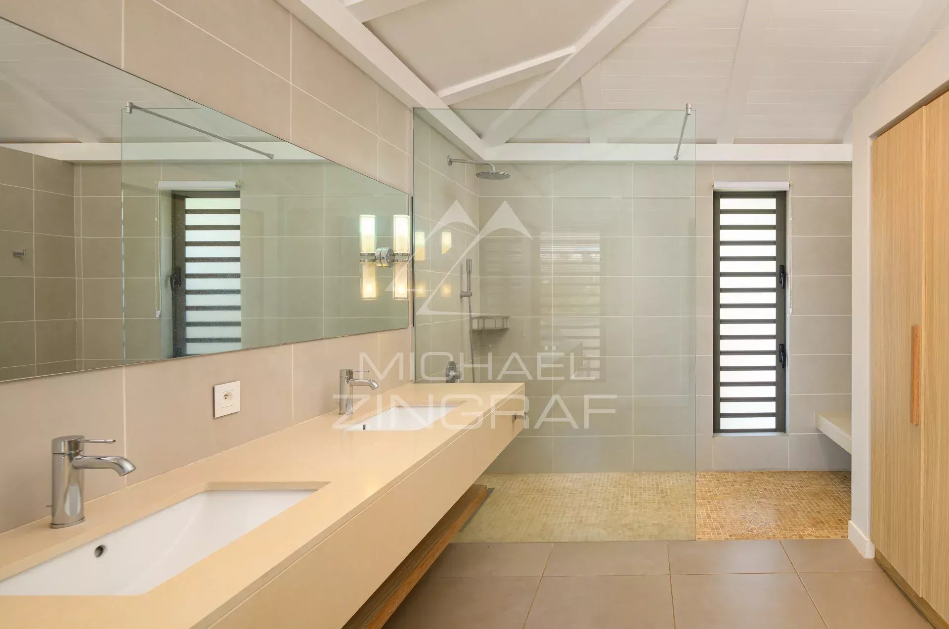 4-Bedroom Villa – Beachfront in Azuri