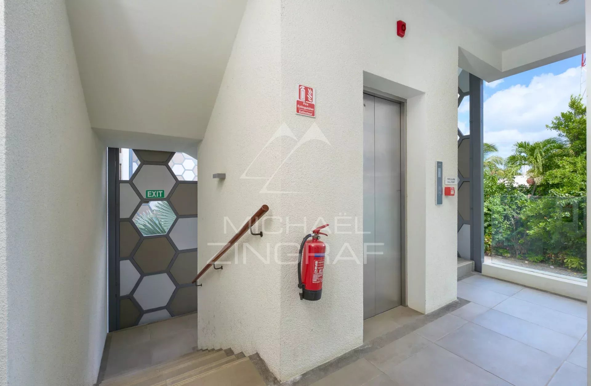 Élégant Appartement de 3 Chambres dans une Résidence Sécurisée à Pointe aux Canonniers