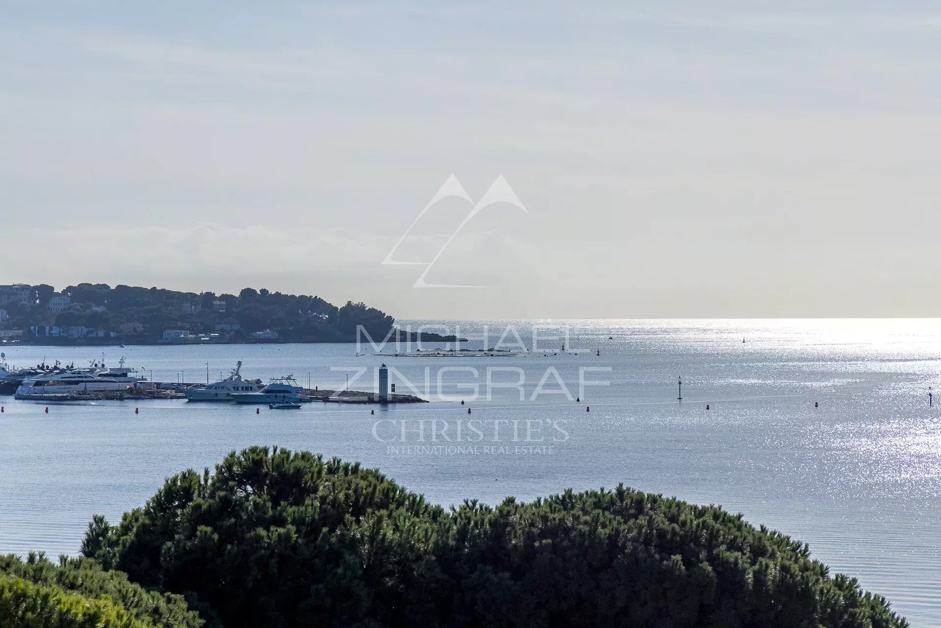 Juan-les-Pins, Le Center Bay – Panoramameerblick