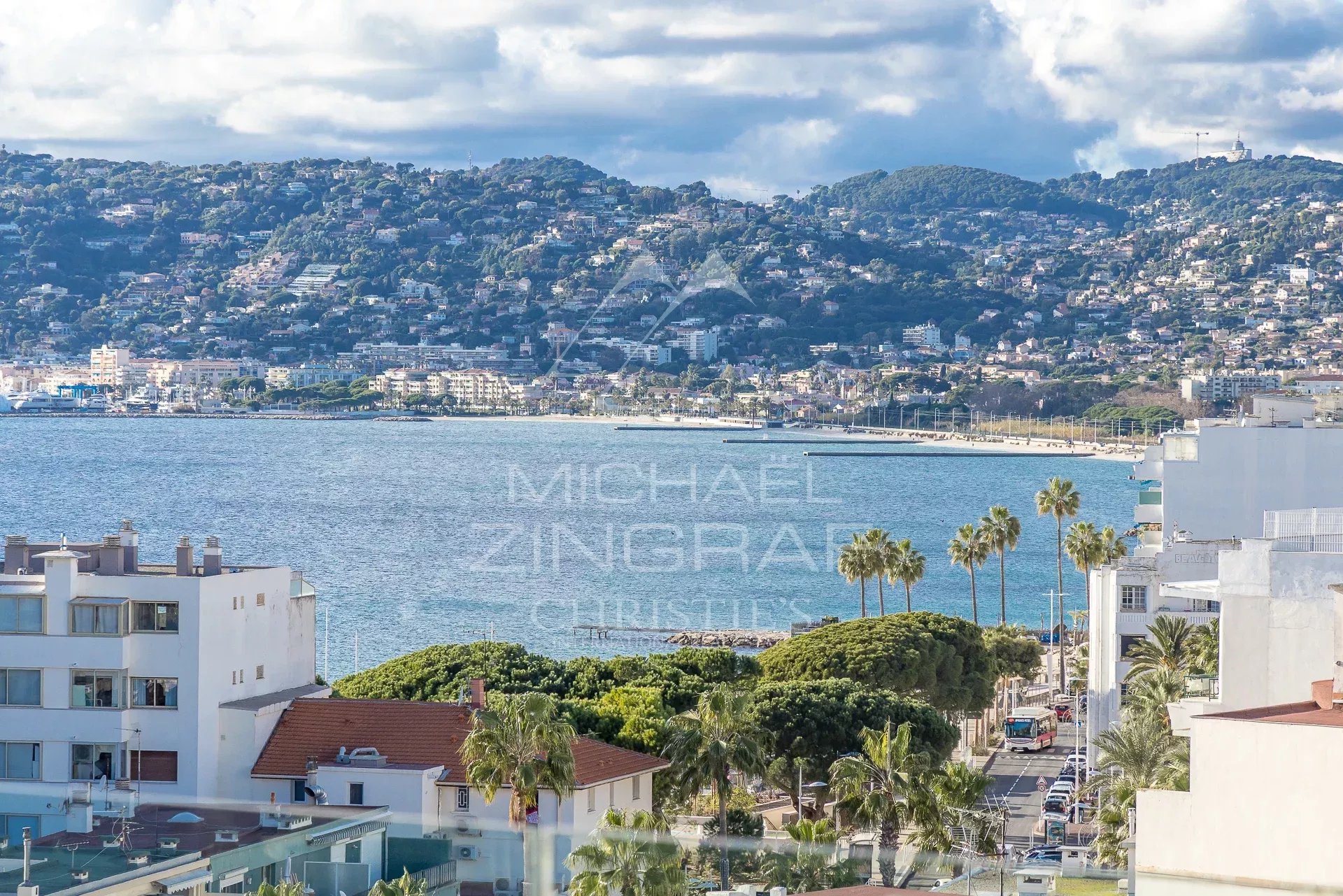Exceptionnel – Dernier étage avec toit-terrasse, hypercentre Juan-les-Pins