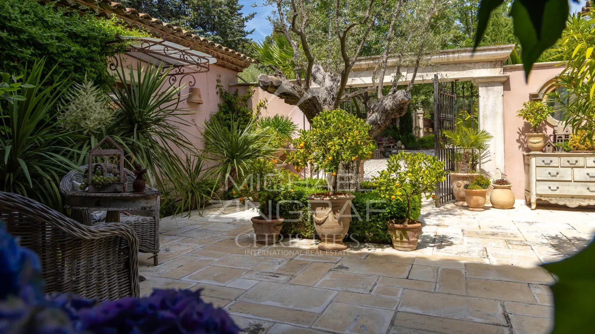 Exceptional charming estate