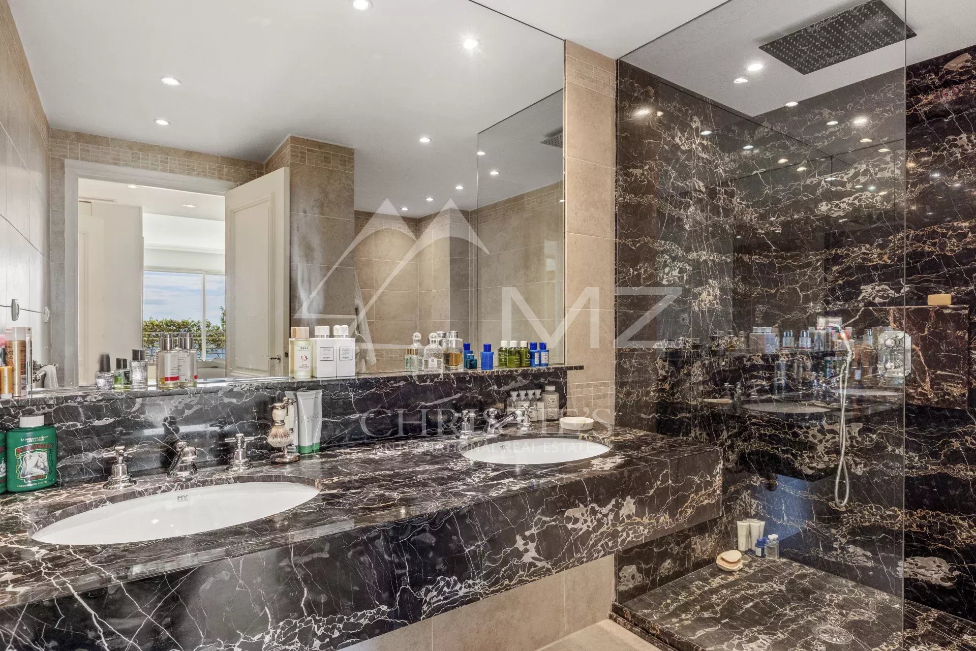 appartement d'angle 4 chambres vue Mer