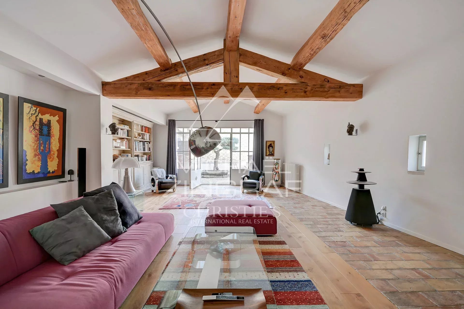 Propriété de caractère proche Avignon