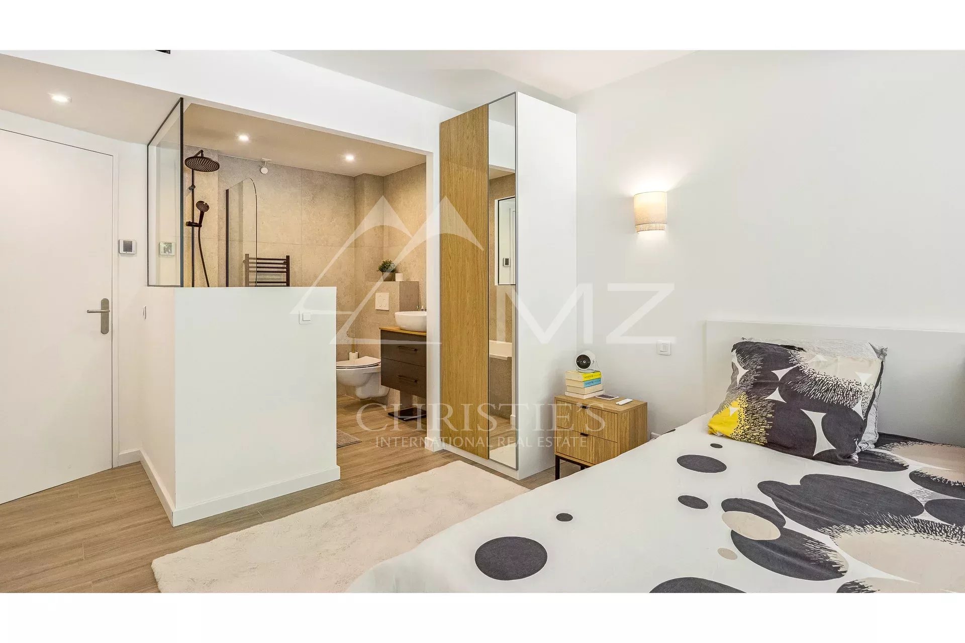 For sale: Luxury apartment in Le Cannet with panoramic sea view