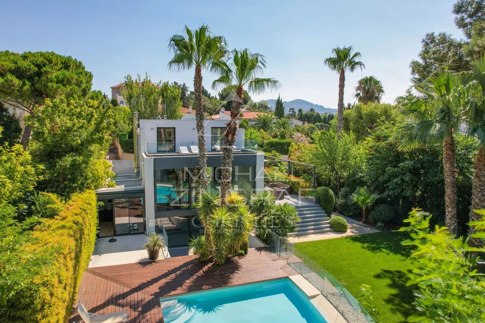 Domaine exclusif - belle villa contemporaine proche de la plage