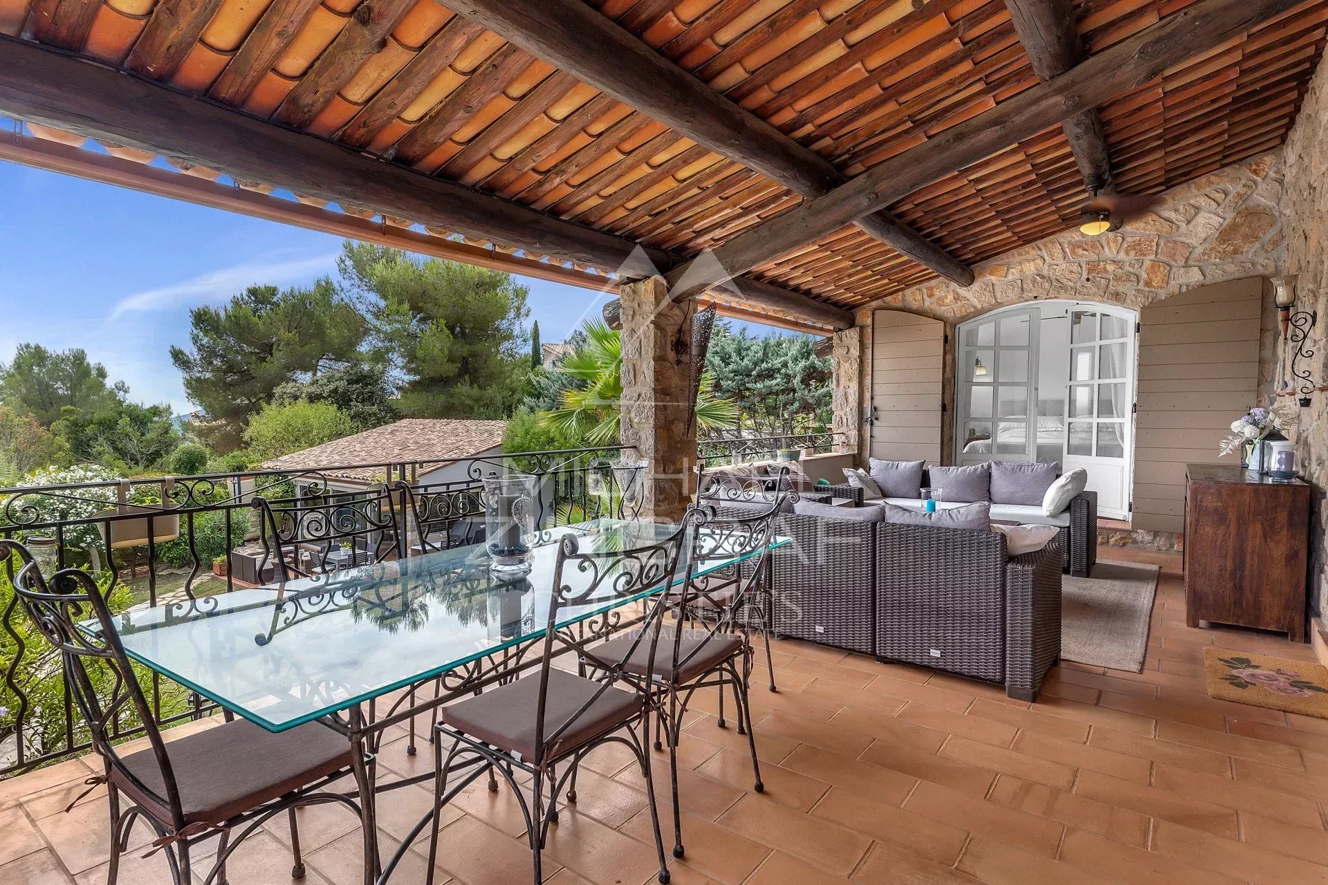 Steinernes Anwesen mit 360° Rundumblick