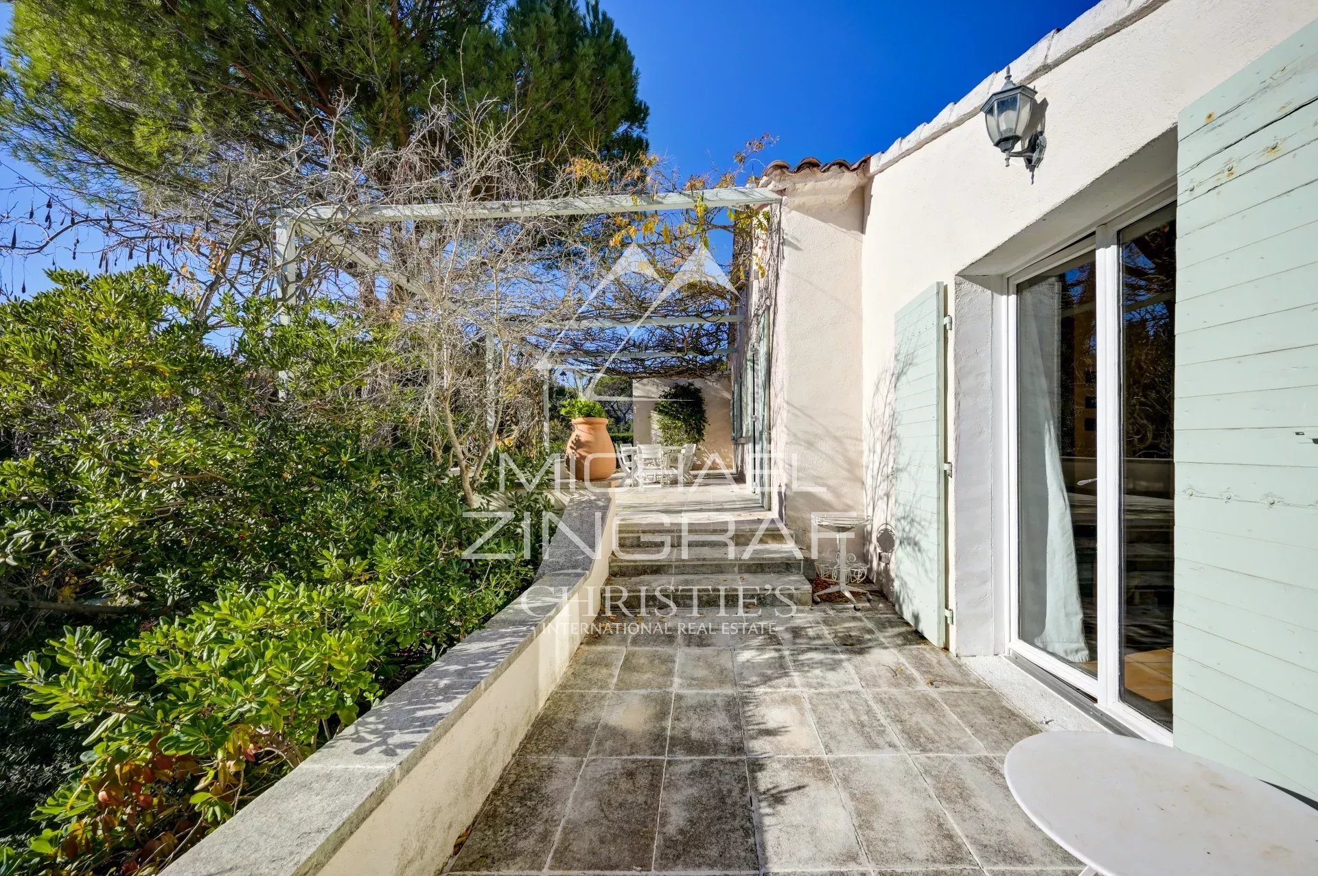 House in an exceptional setting 20 km from Aix-en-Provence