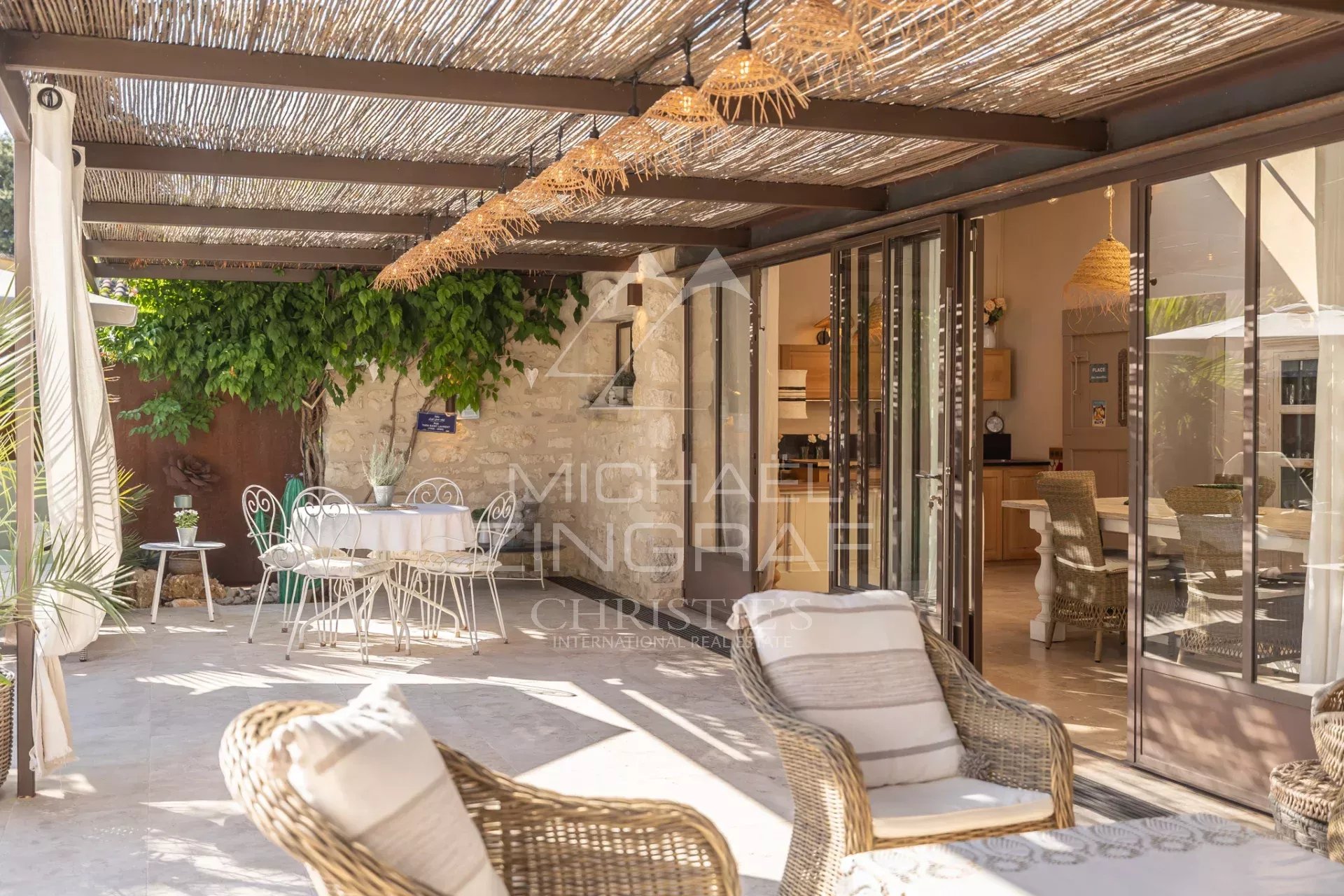 Exclusivité - Proche de l'Isle-sur-la-Sorgue - Magnifique maison de maître rénovée avec piscine